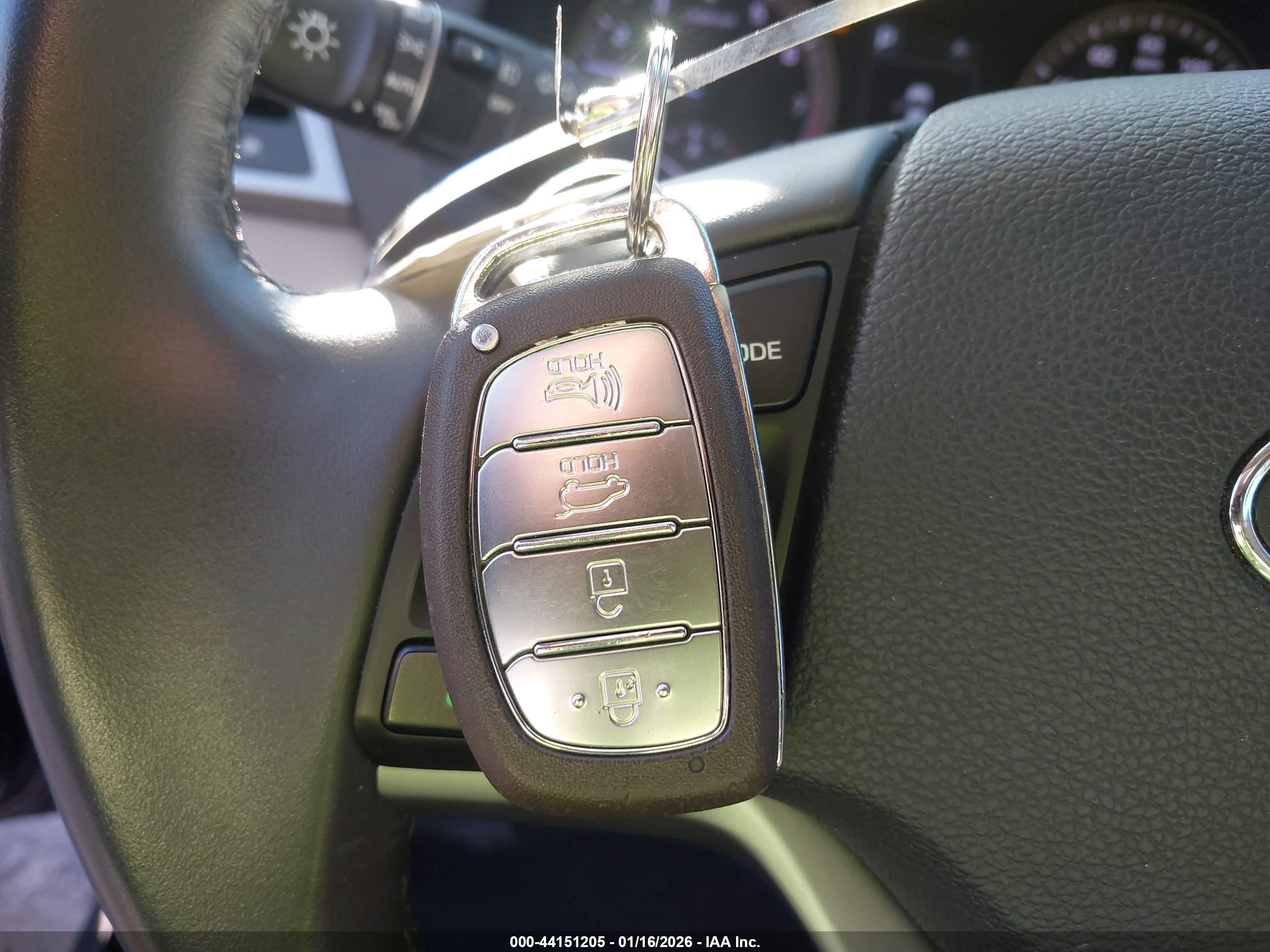 HYUNDAI TUCSON image 11