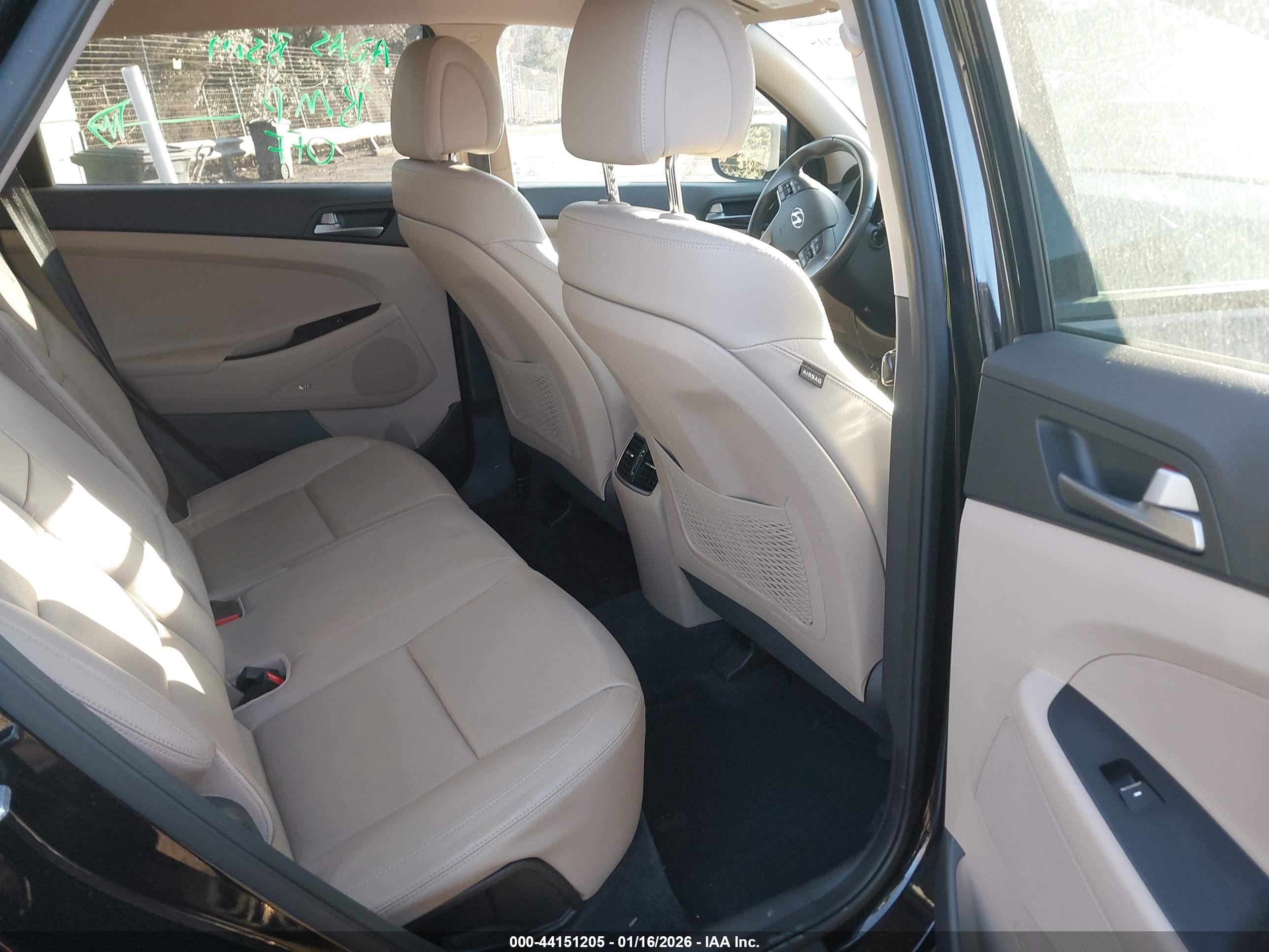 HYUNDAI TUCSON image 8
