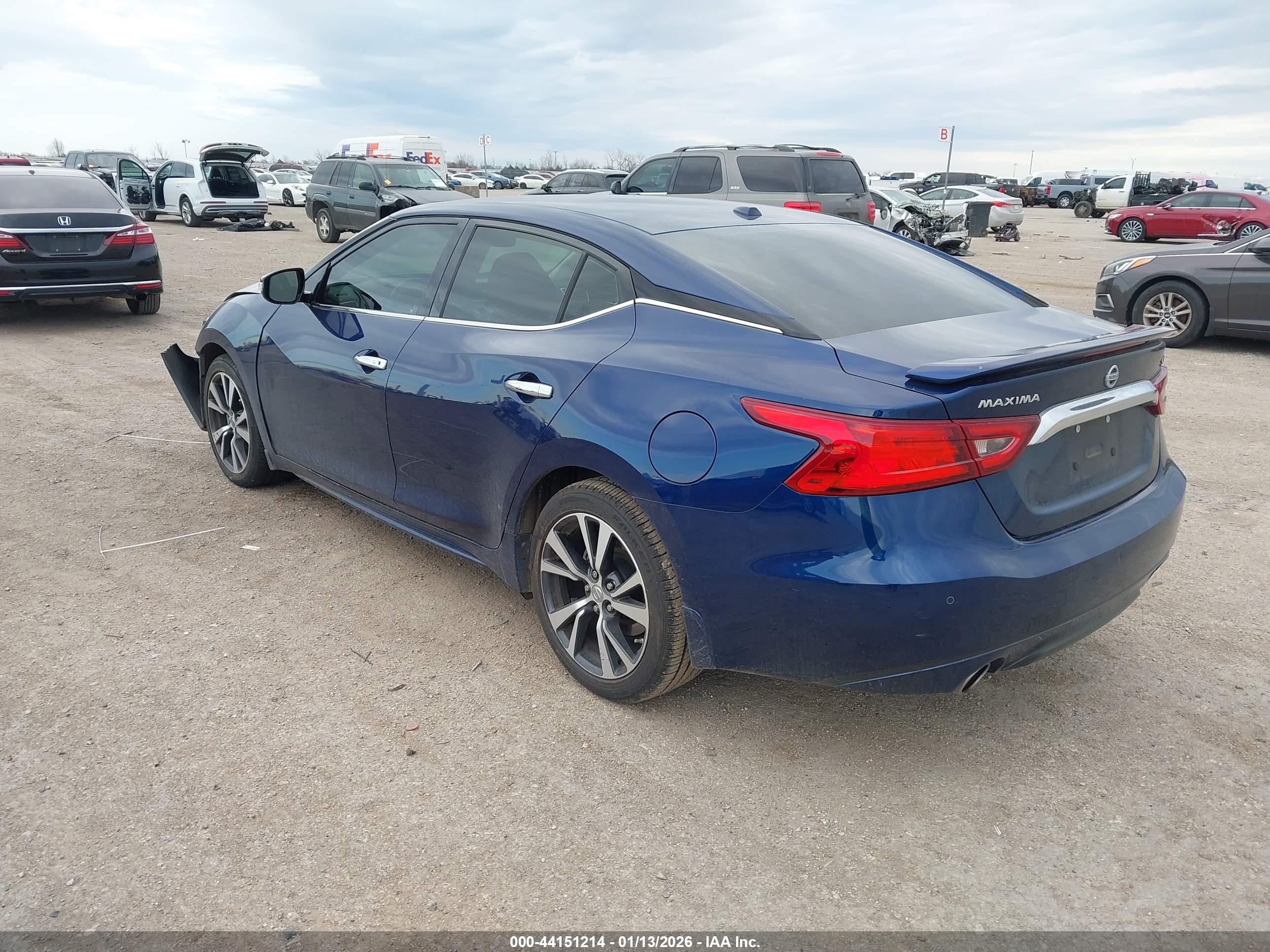 NISSAN MAXIMA image 3
