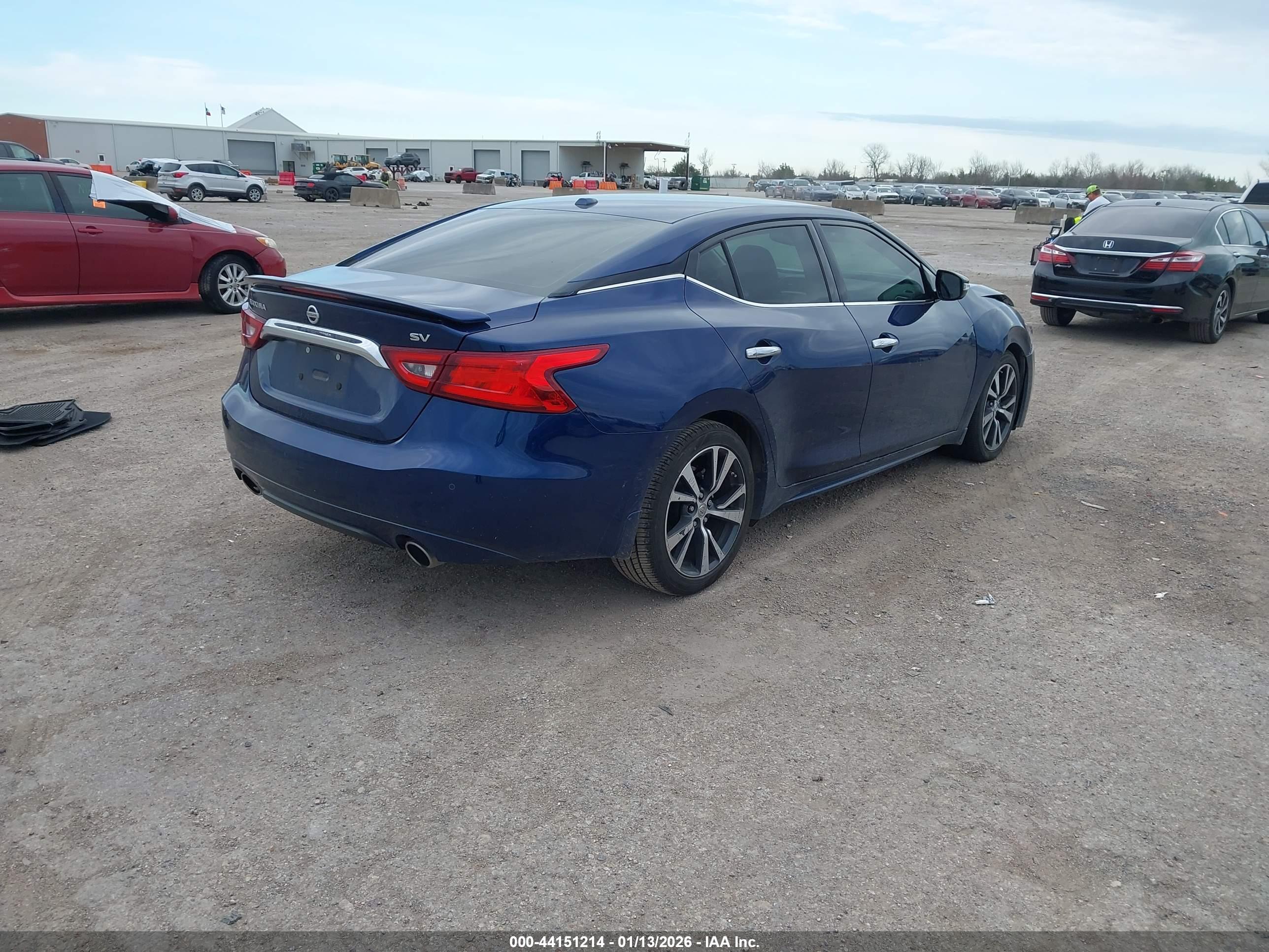 NISSAN MAXIMA image 4