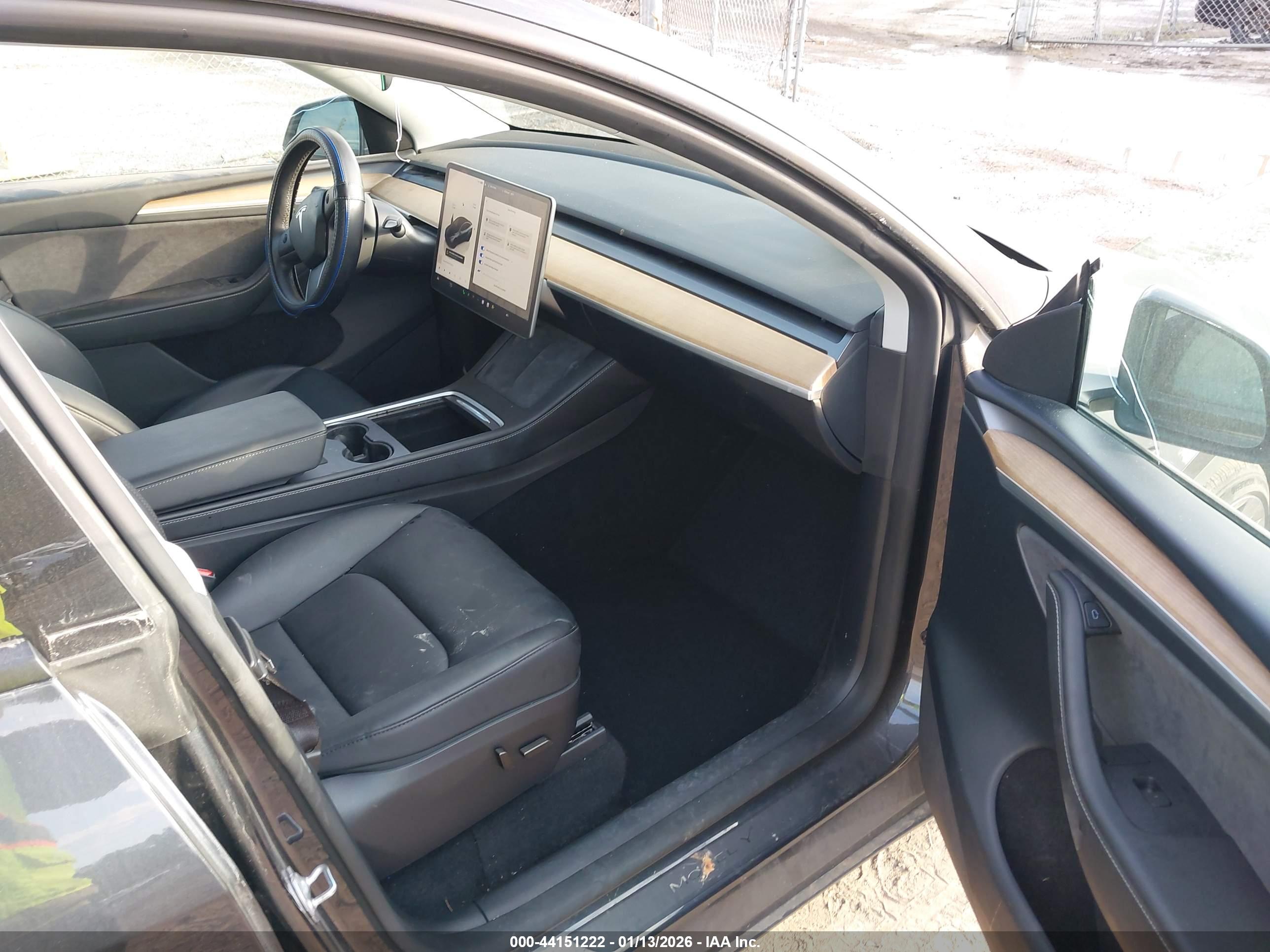 TESLA MODEL image 5