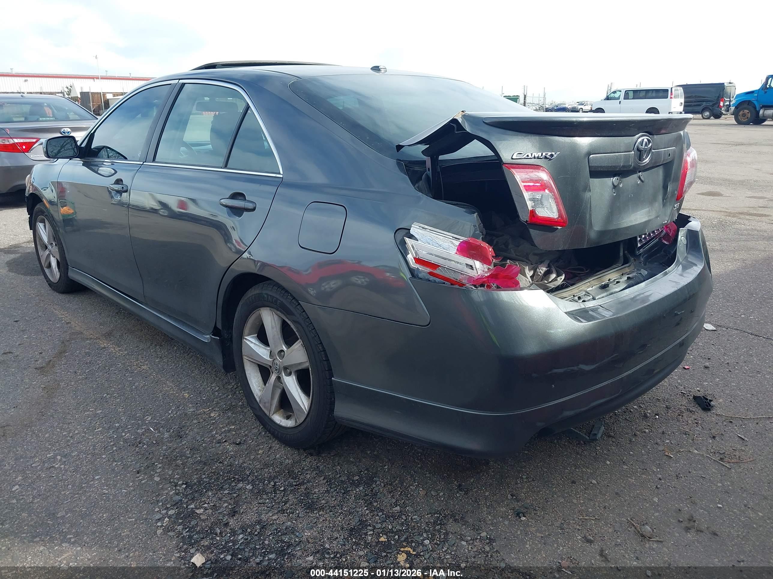 TOYOTA CAMRY image 3