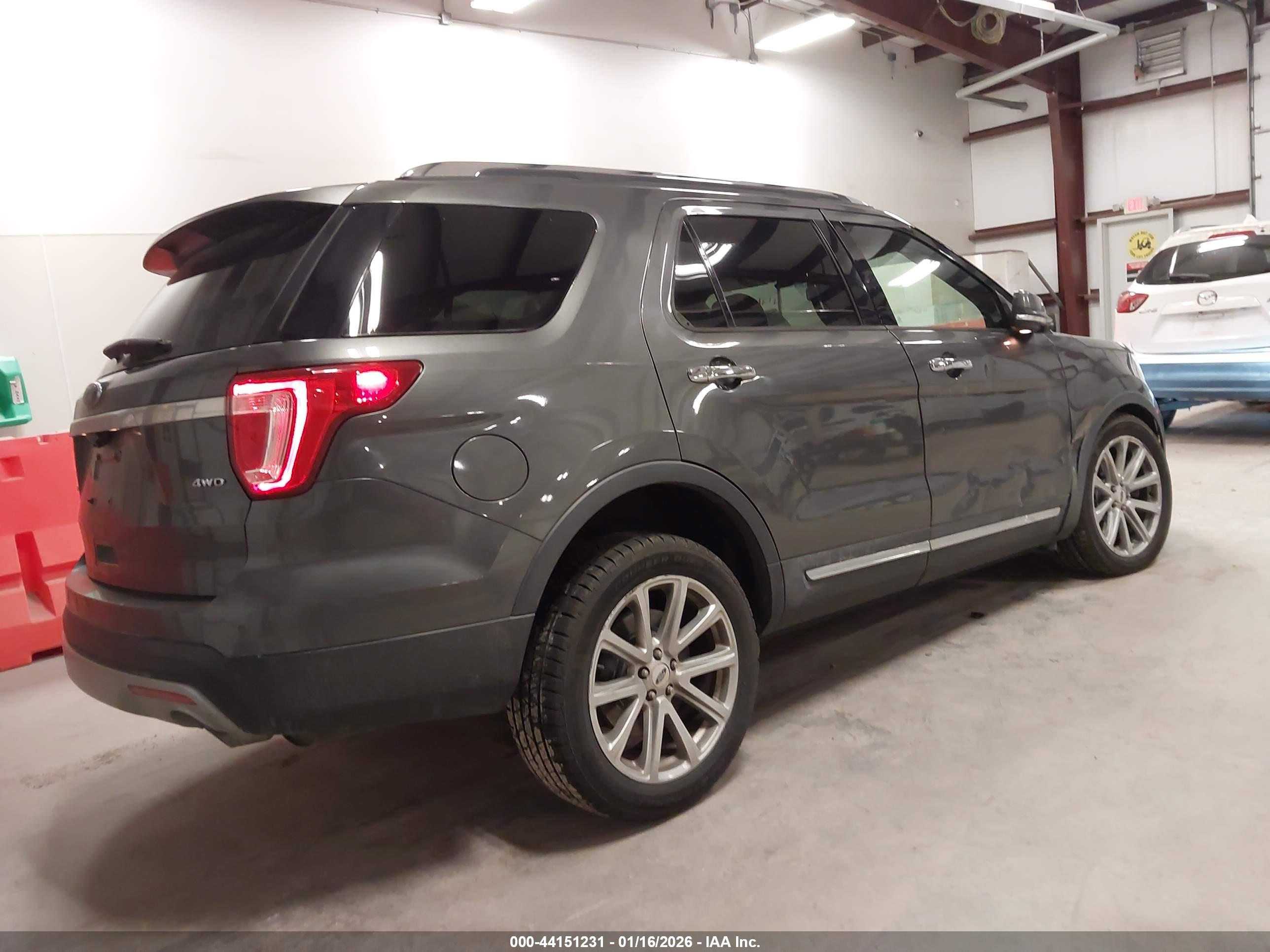 FORD EXPLORER image 4