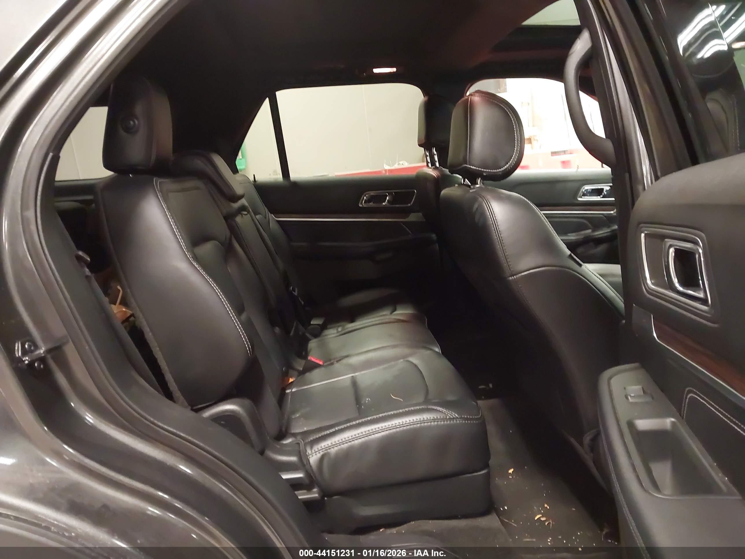 FORD EXPLORER image 8