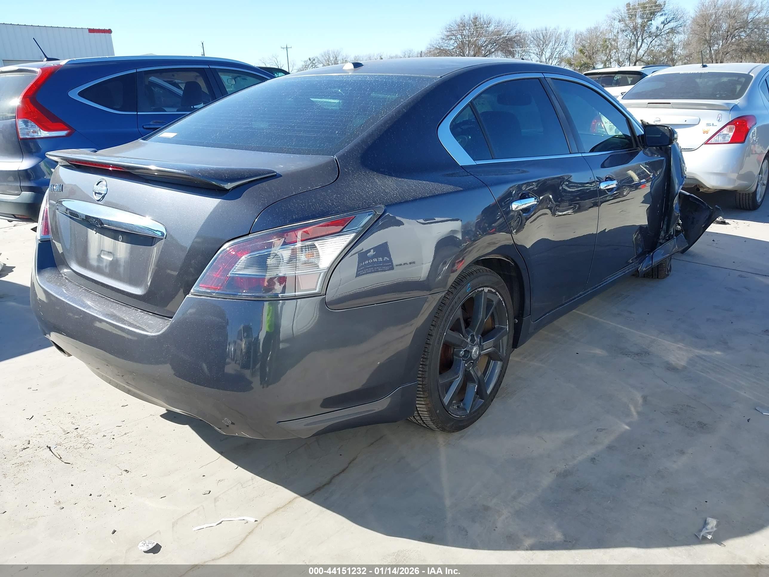NISSAN MAXIMA image 4