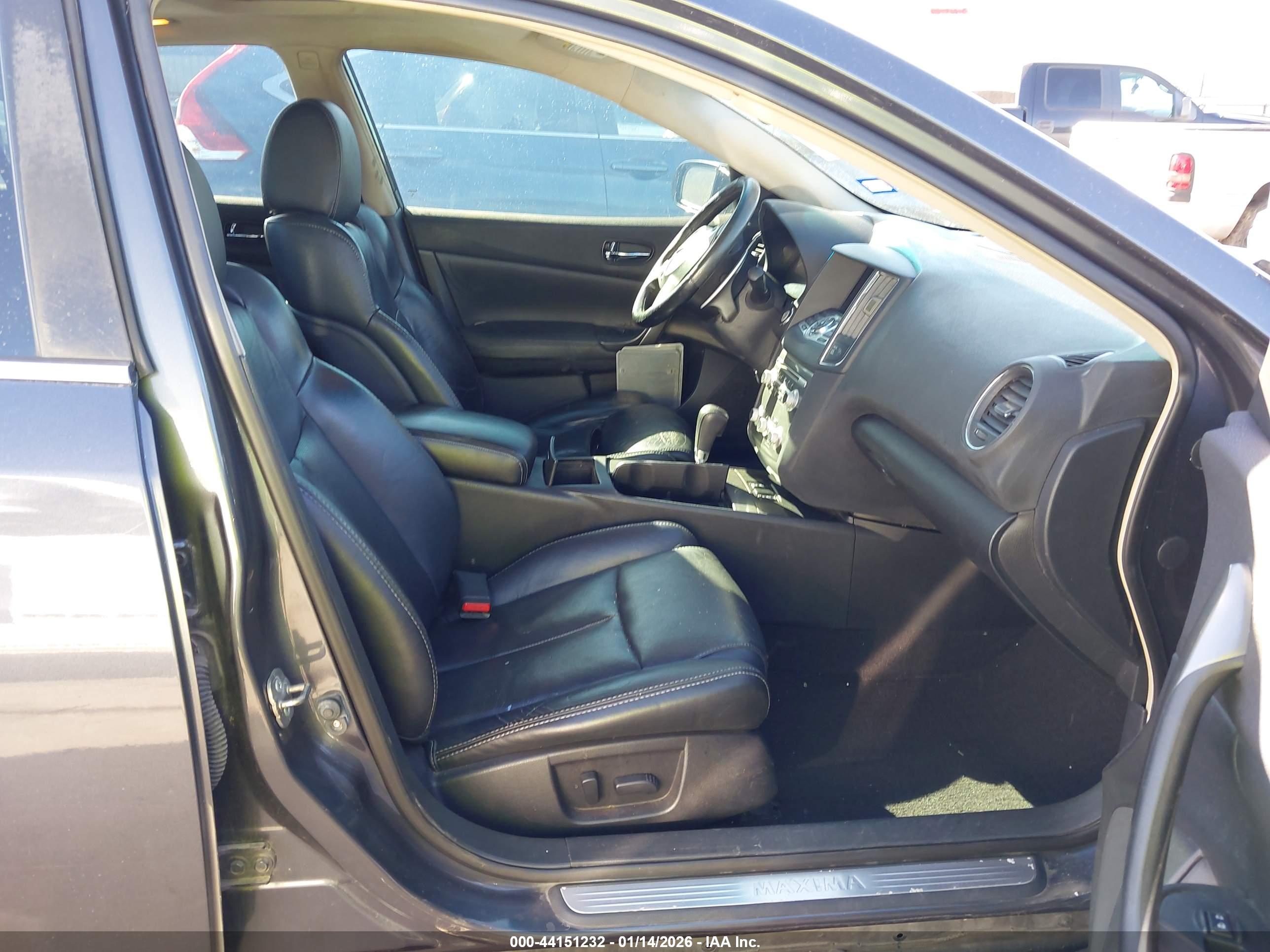 NISSAN MAXIMA image 5