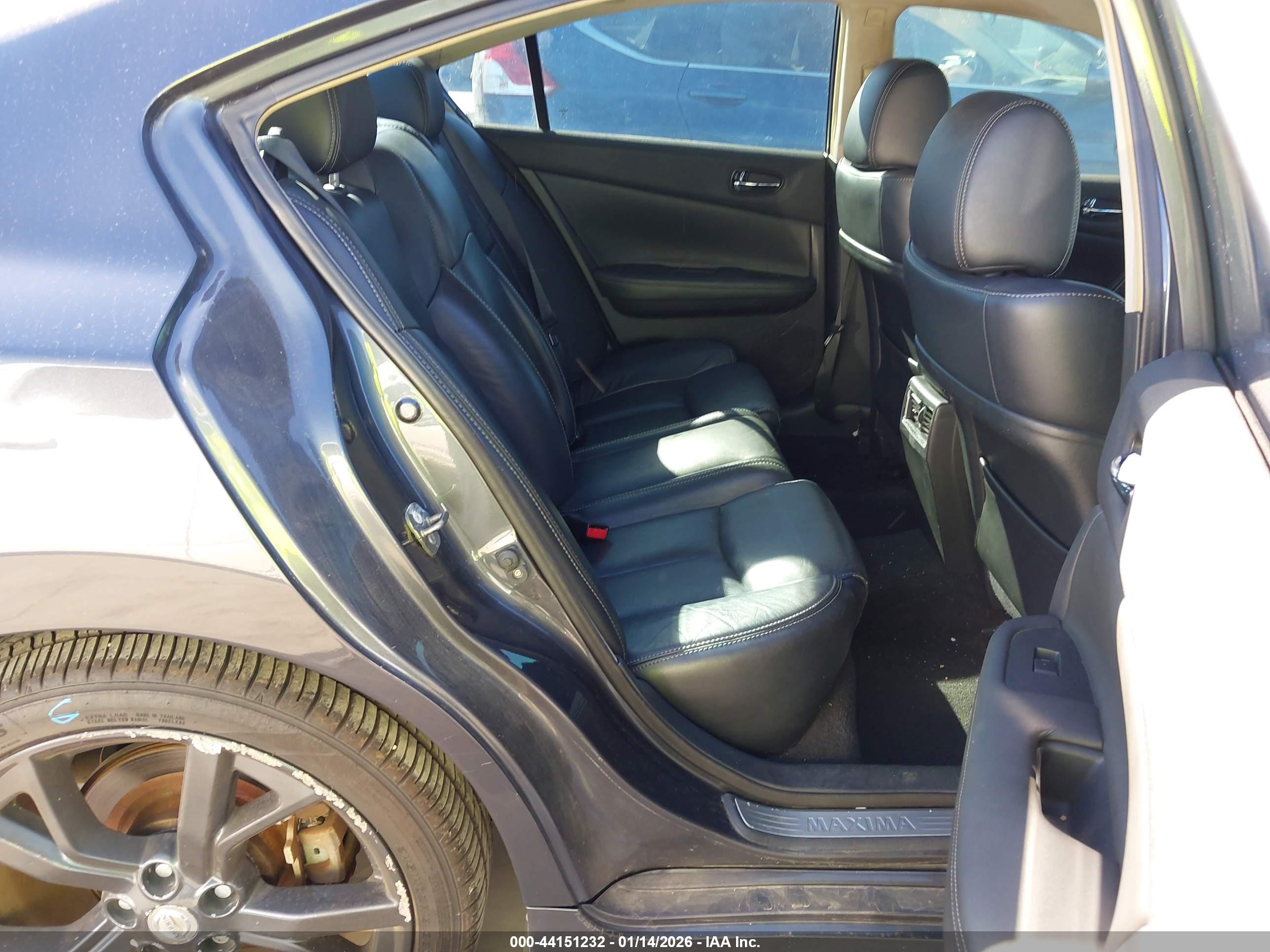 NISSAN MAXIMA image 8