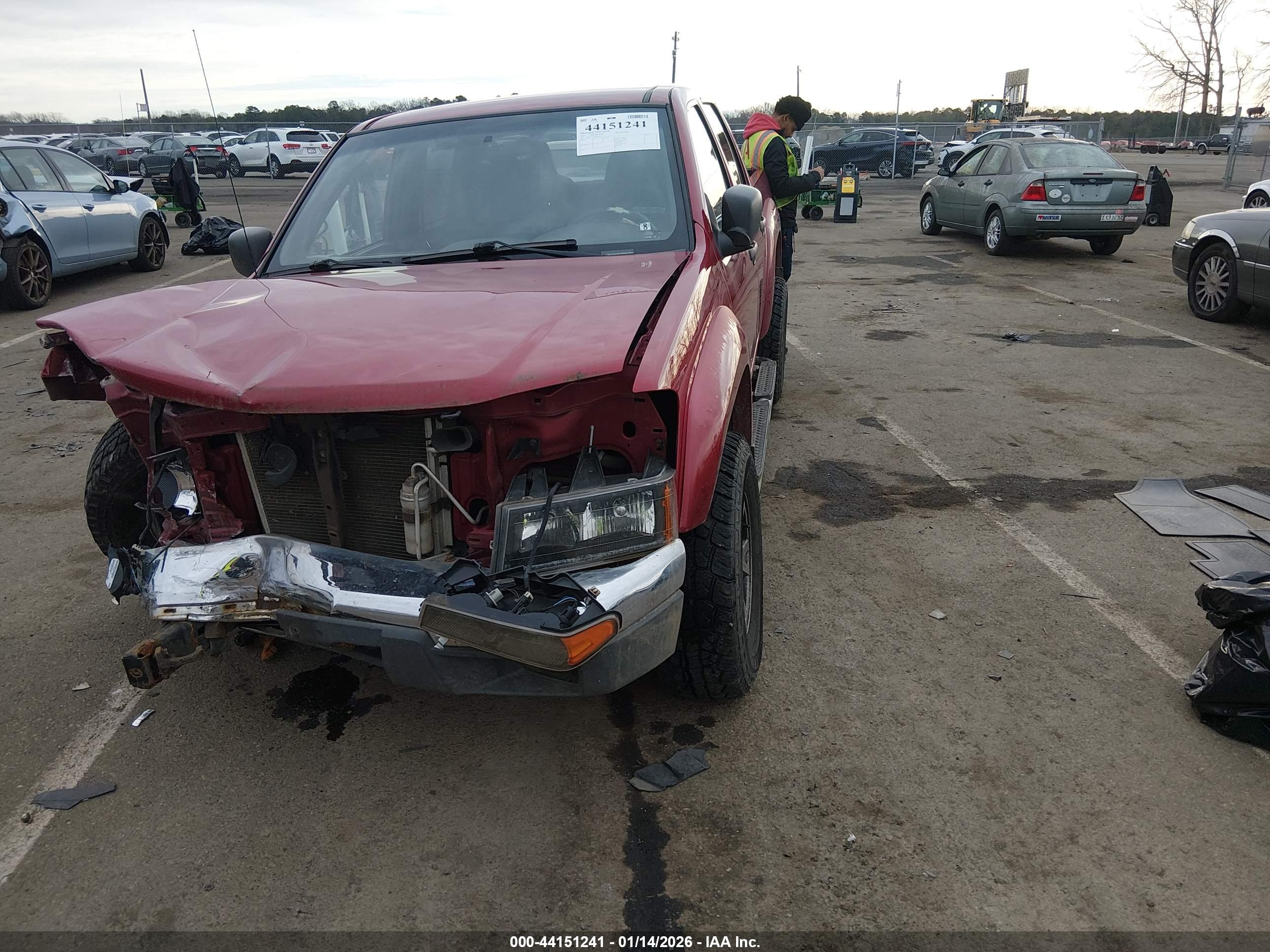 CHEVROLET COLORADO image 2