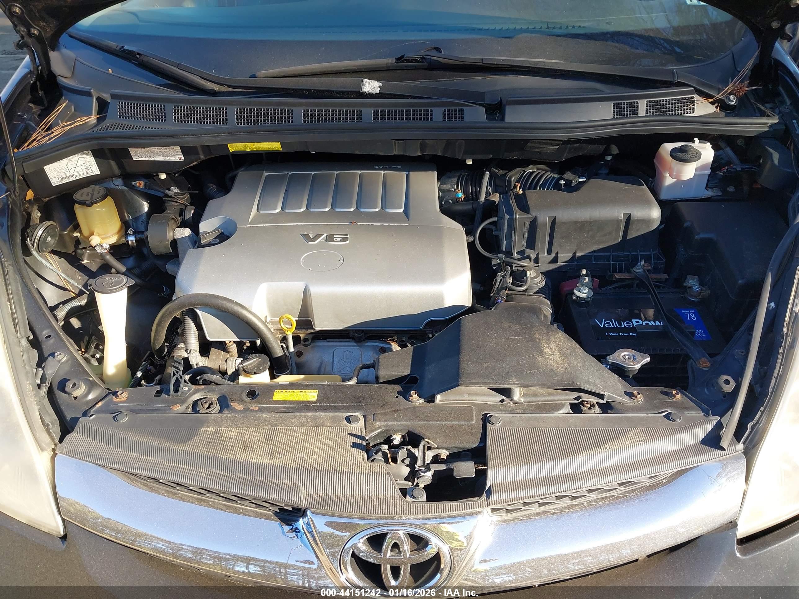 TOYOTA SIENNA image 10