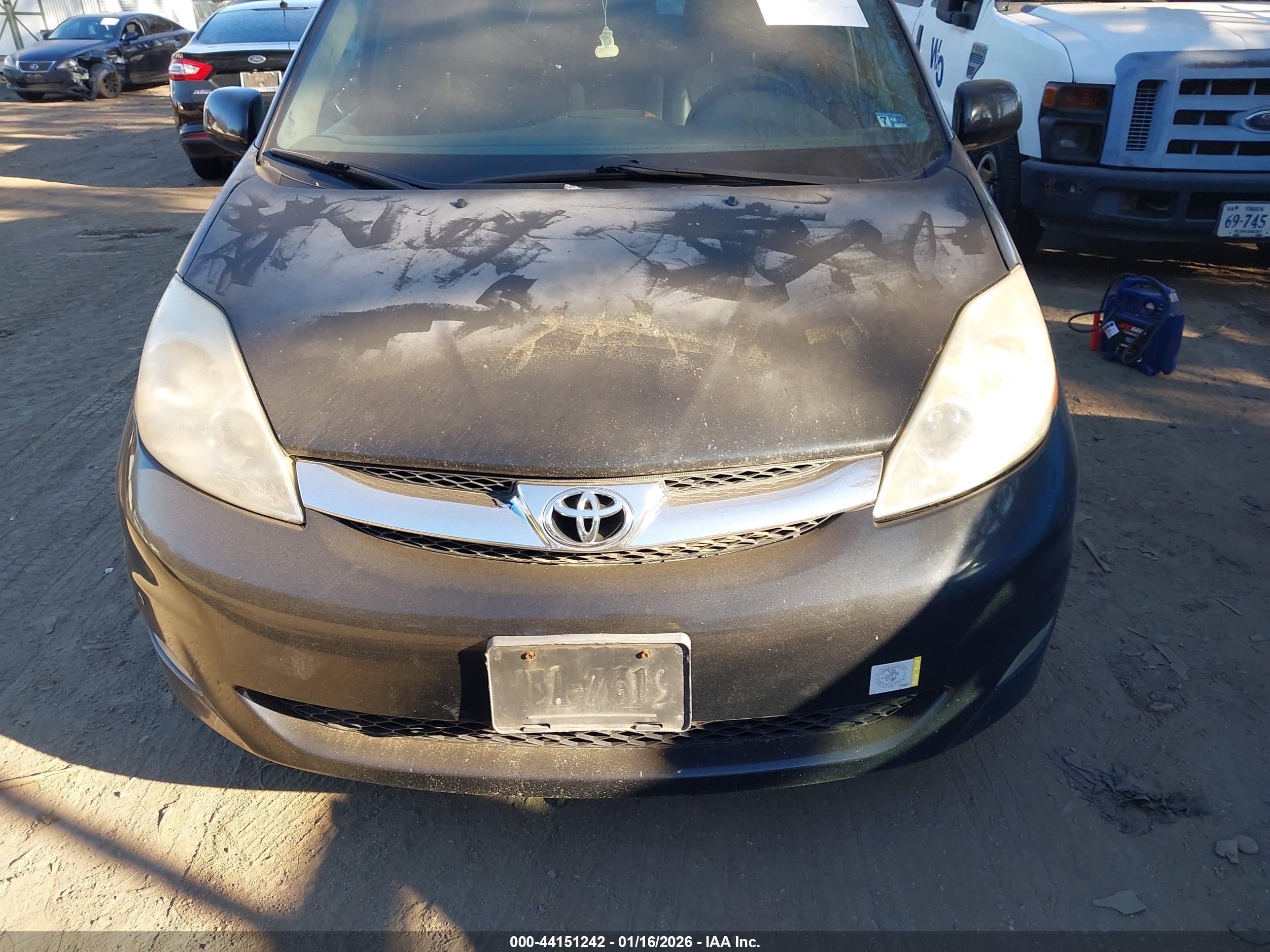 TOYOTA SIENNA image 6