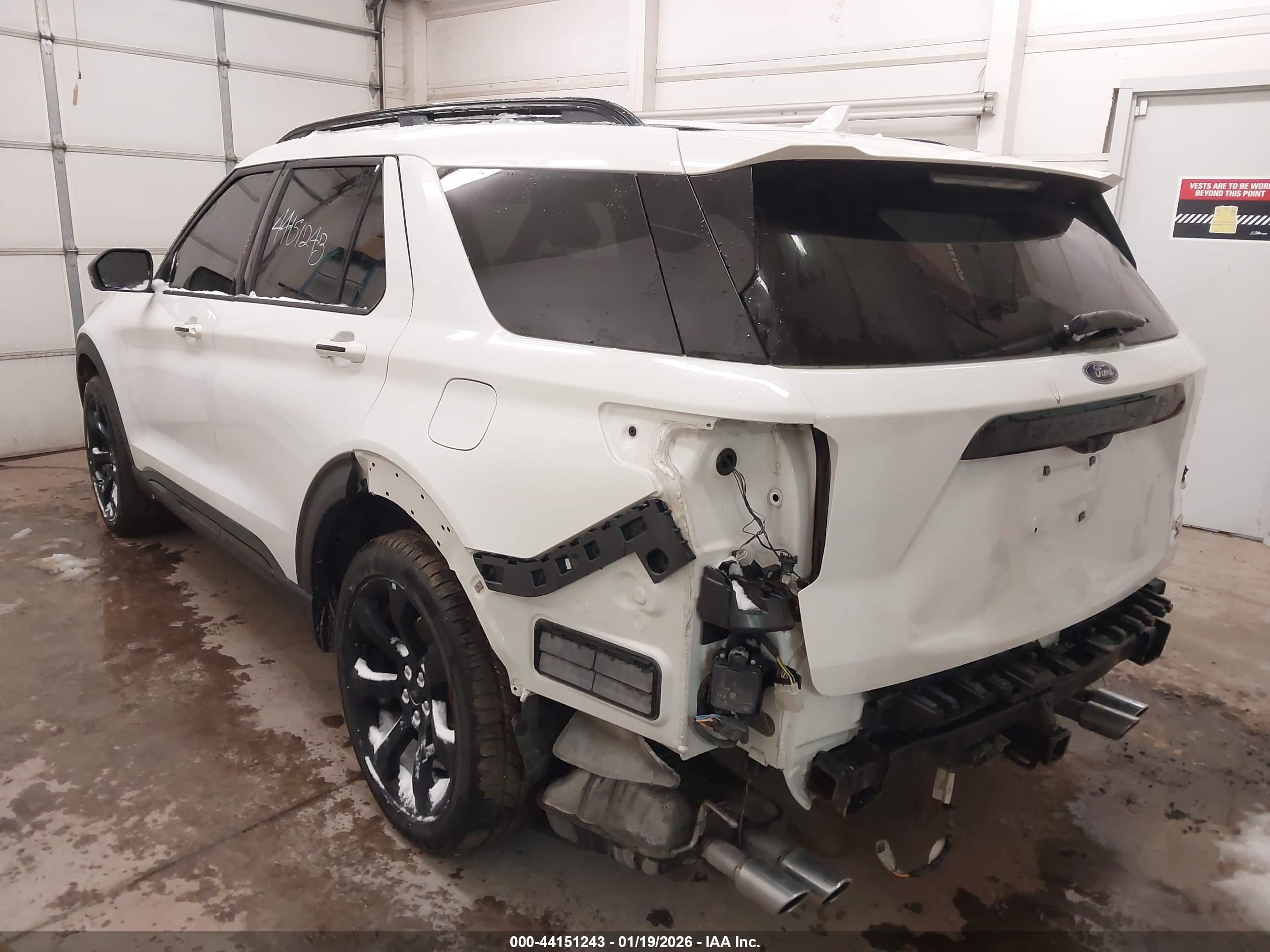 FORD EXPLORER image 3