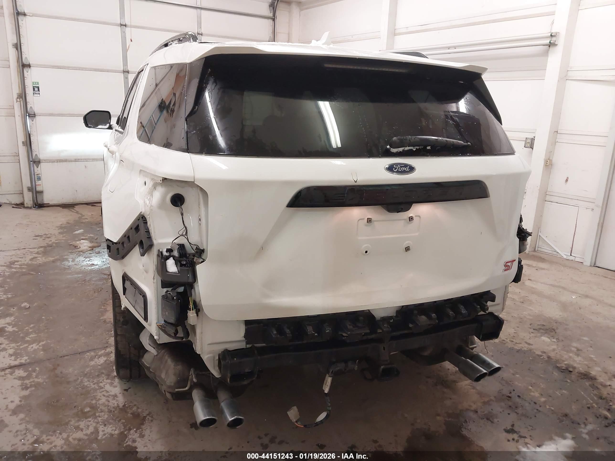 FORD EXPLORER image 6