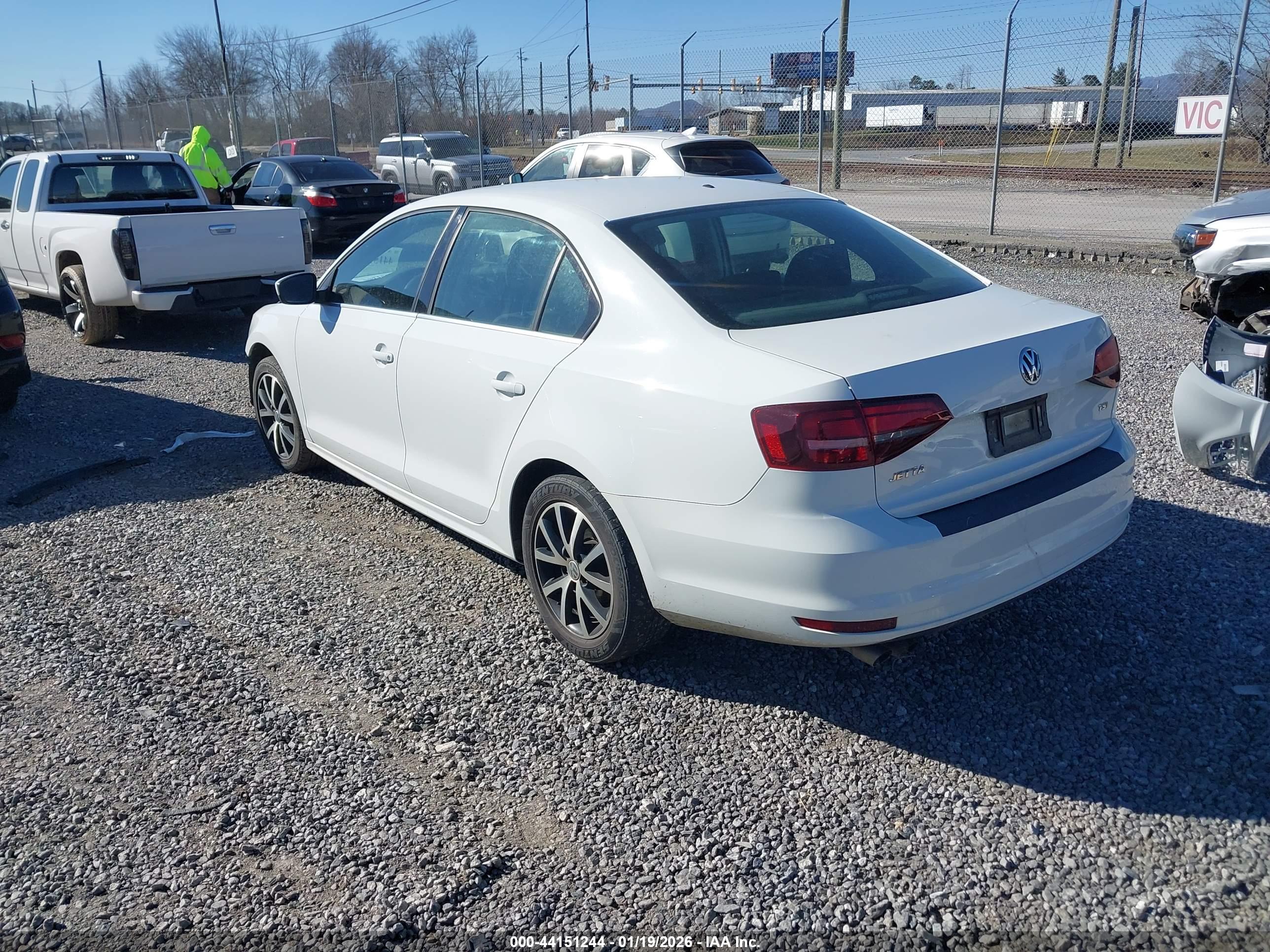 VOLKSWAGEN JETTA image 3