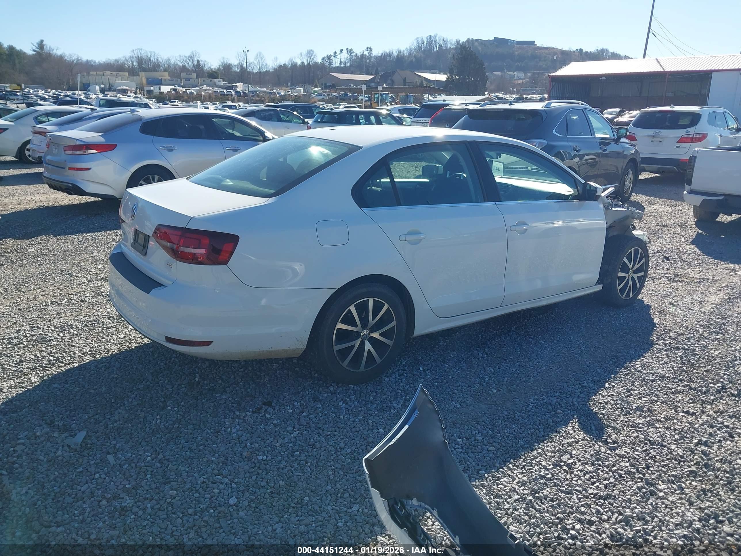 VOLKSWAGEN JETTA image 4