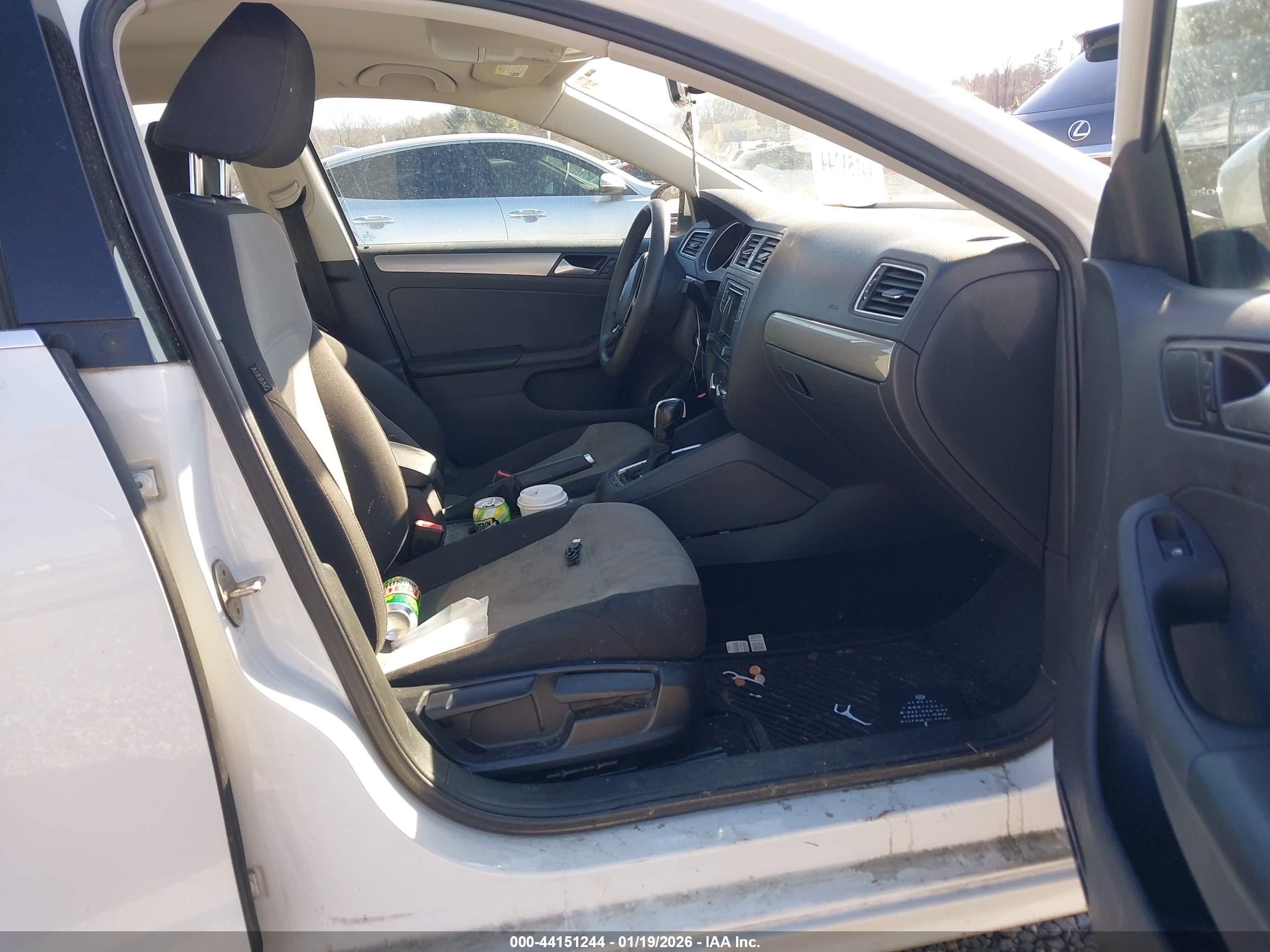 VOLKSWAGEN JETTA image 5