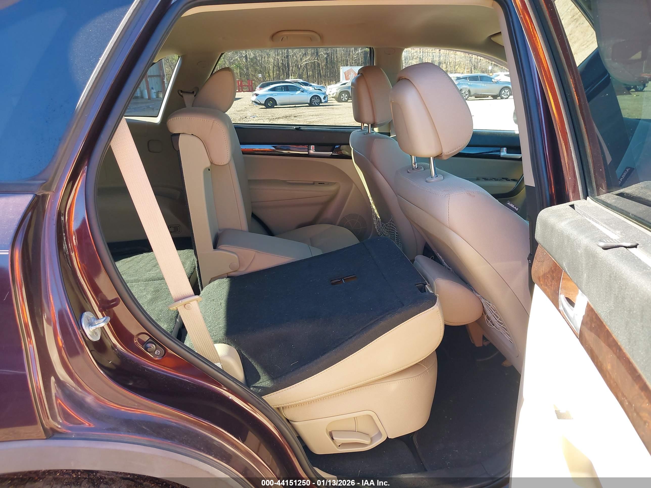 KIA SORENTO image 8