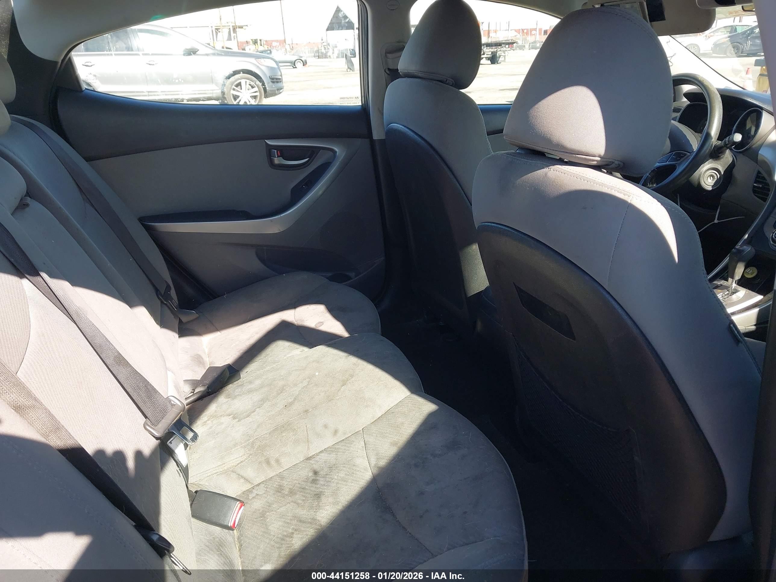 HYUNDAI ELANTRA image 8