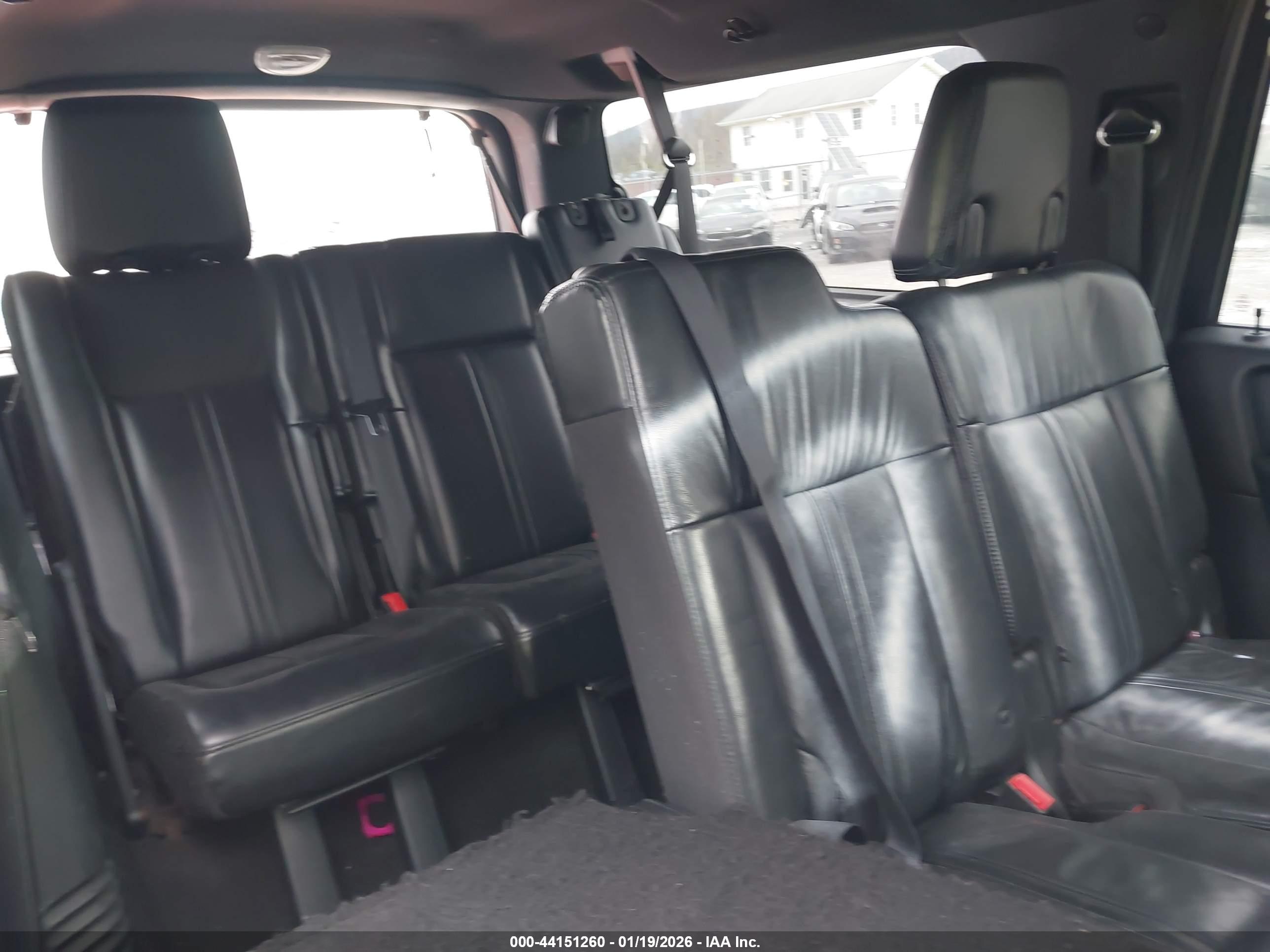 LINCOLN NAVIGATOR image 8