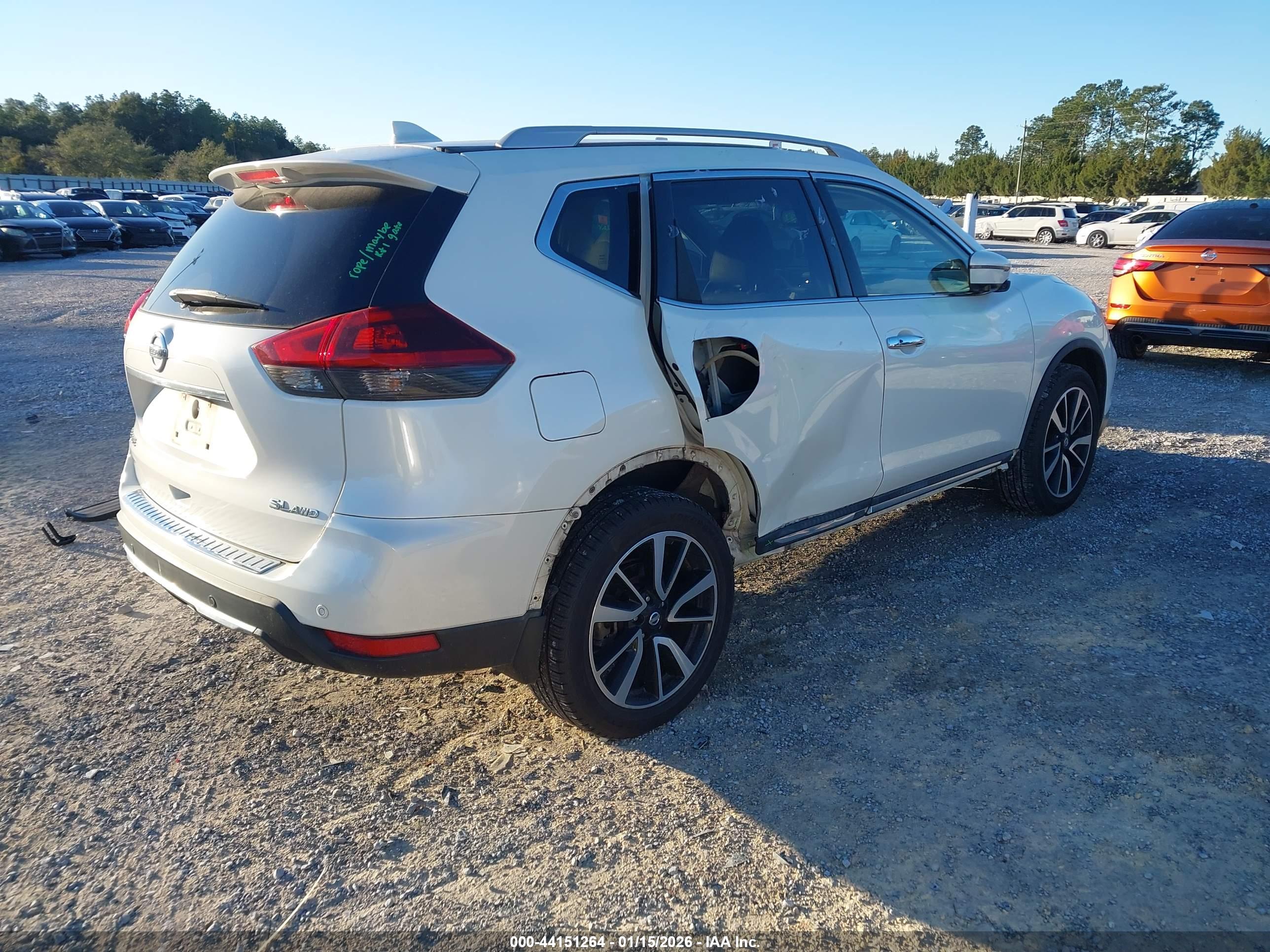 NISSAN ROGUE image 4