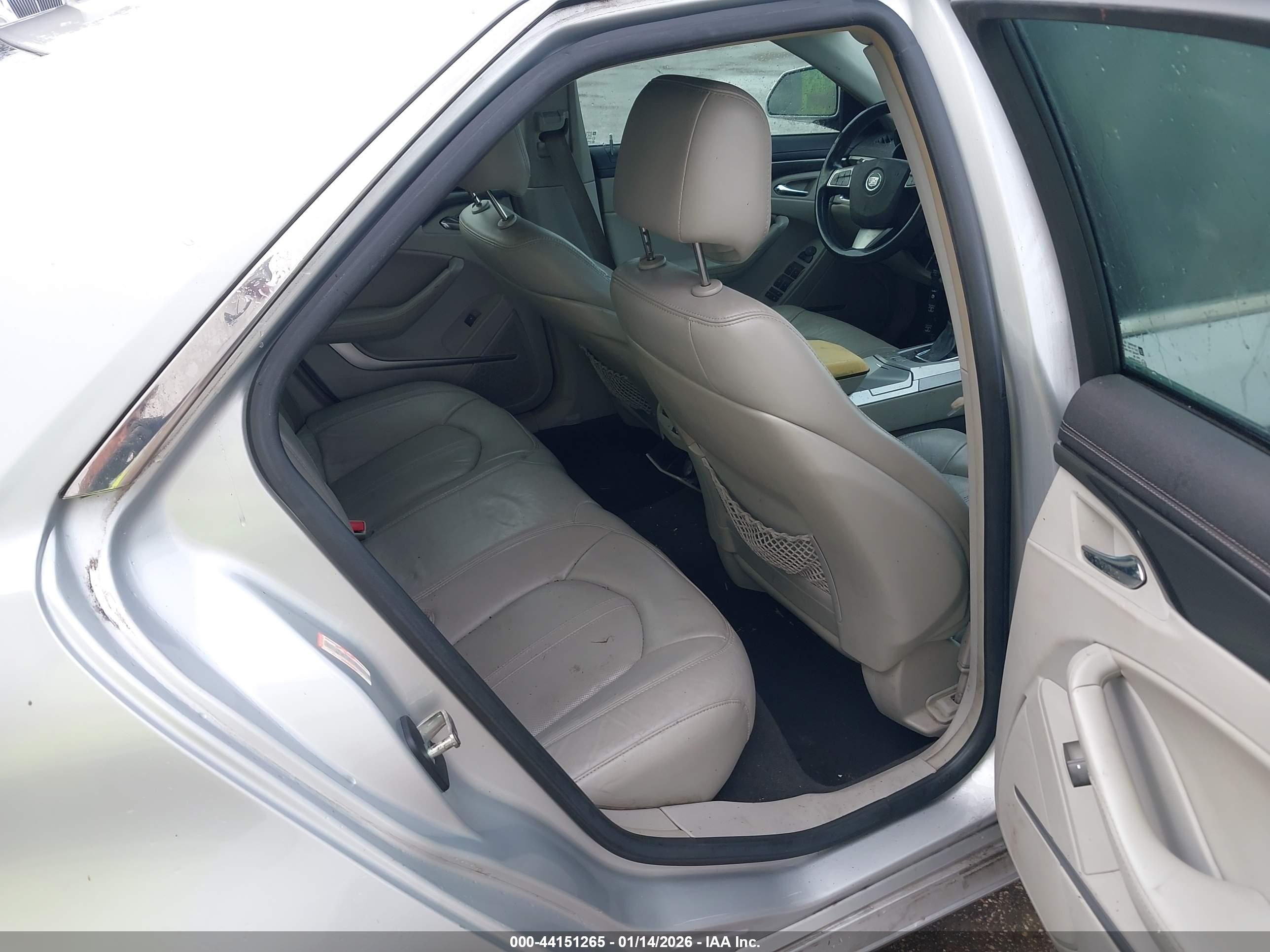 CADILLAC CTS image 8