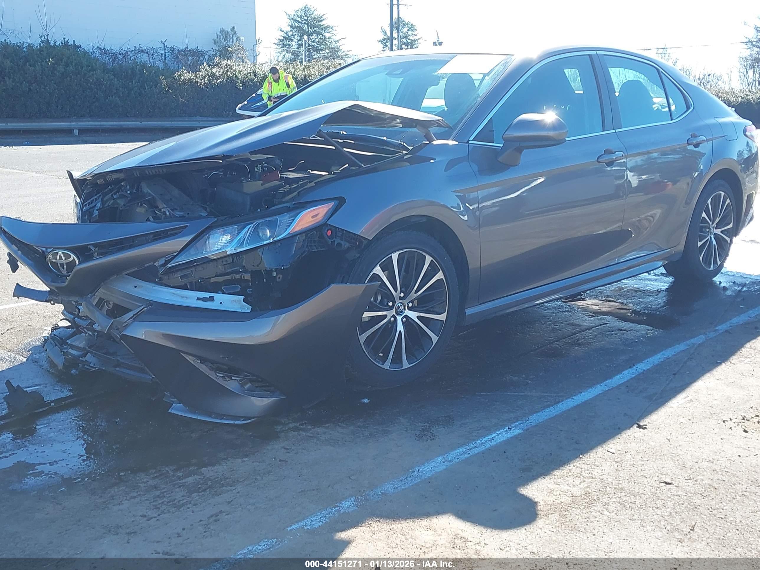 TOYOTA CAMRY image 2