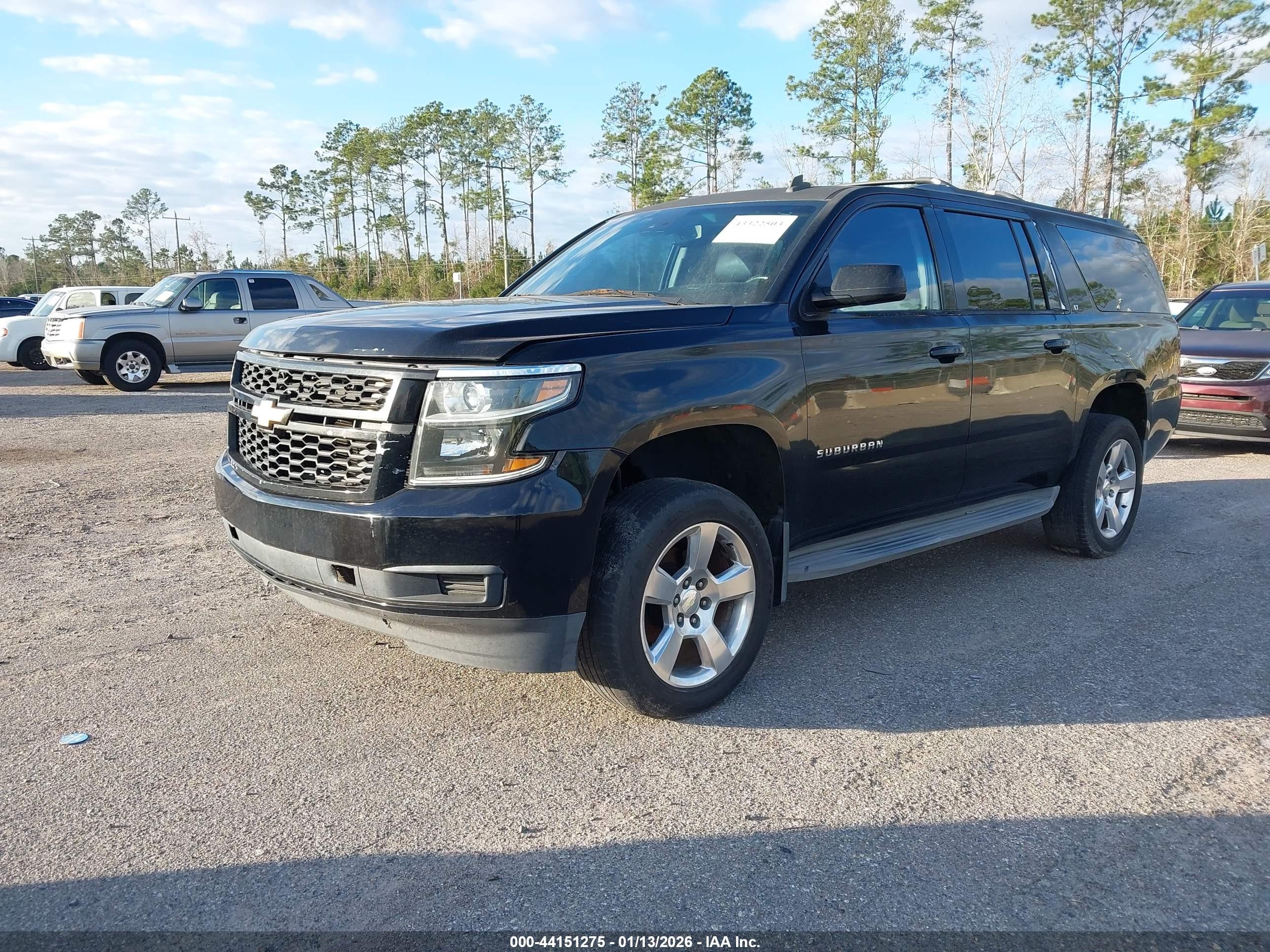 CHEVROLET SUBURBAN image 2