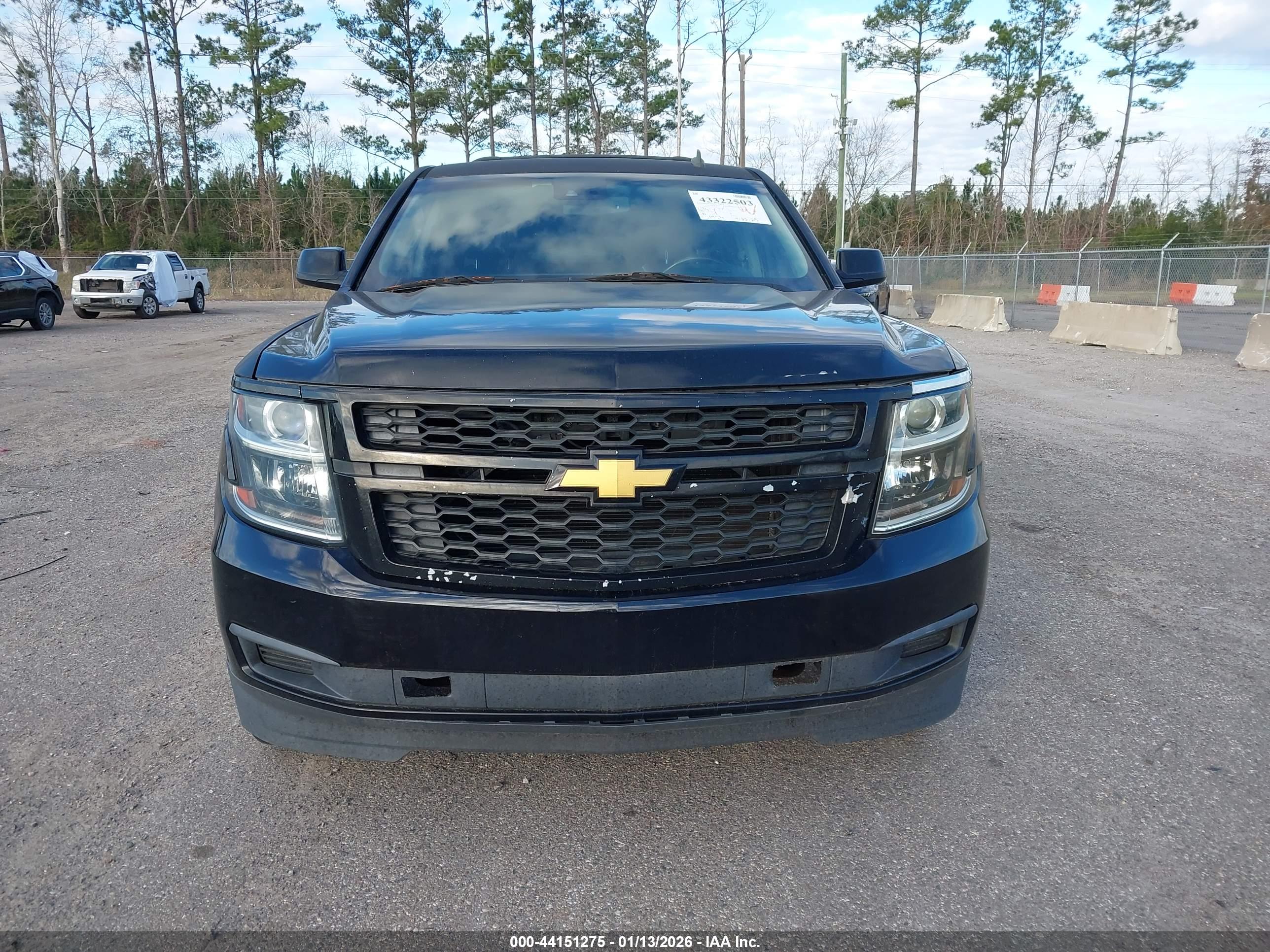 CHEVROLET SUBURBAN image 6