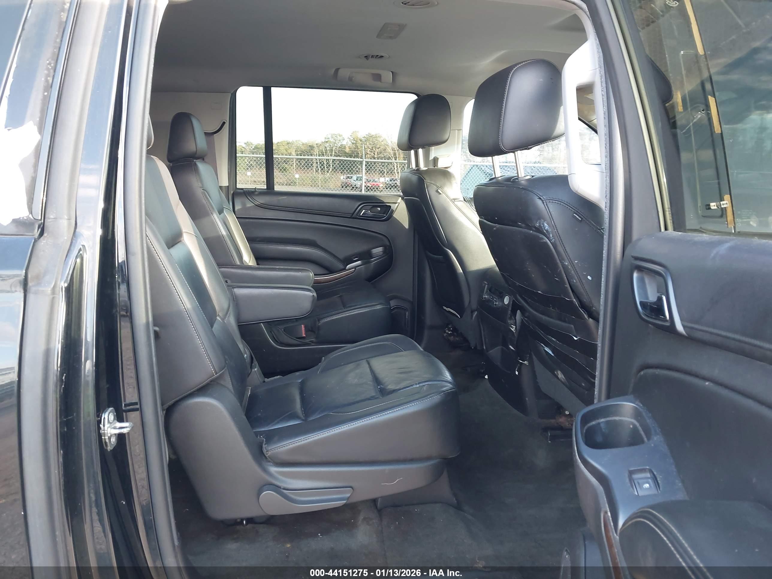 CHEVROLET SUBURBAN image 8