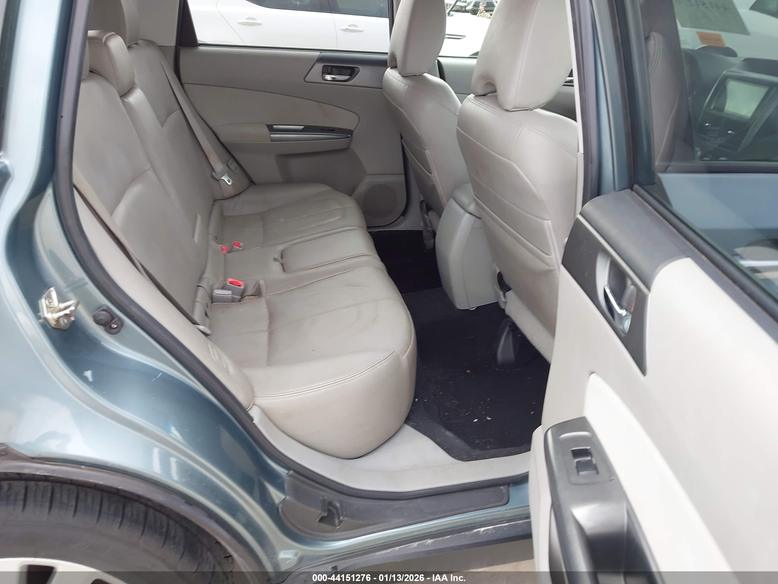 SUBARU FORESTER image 8