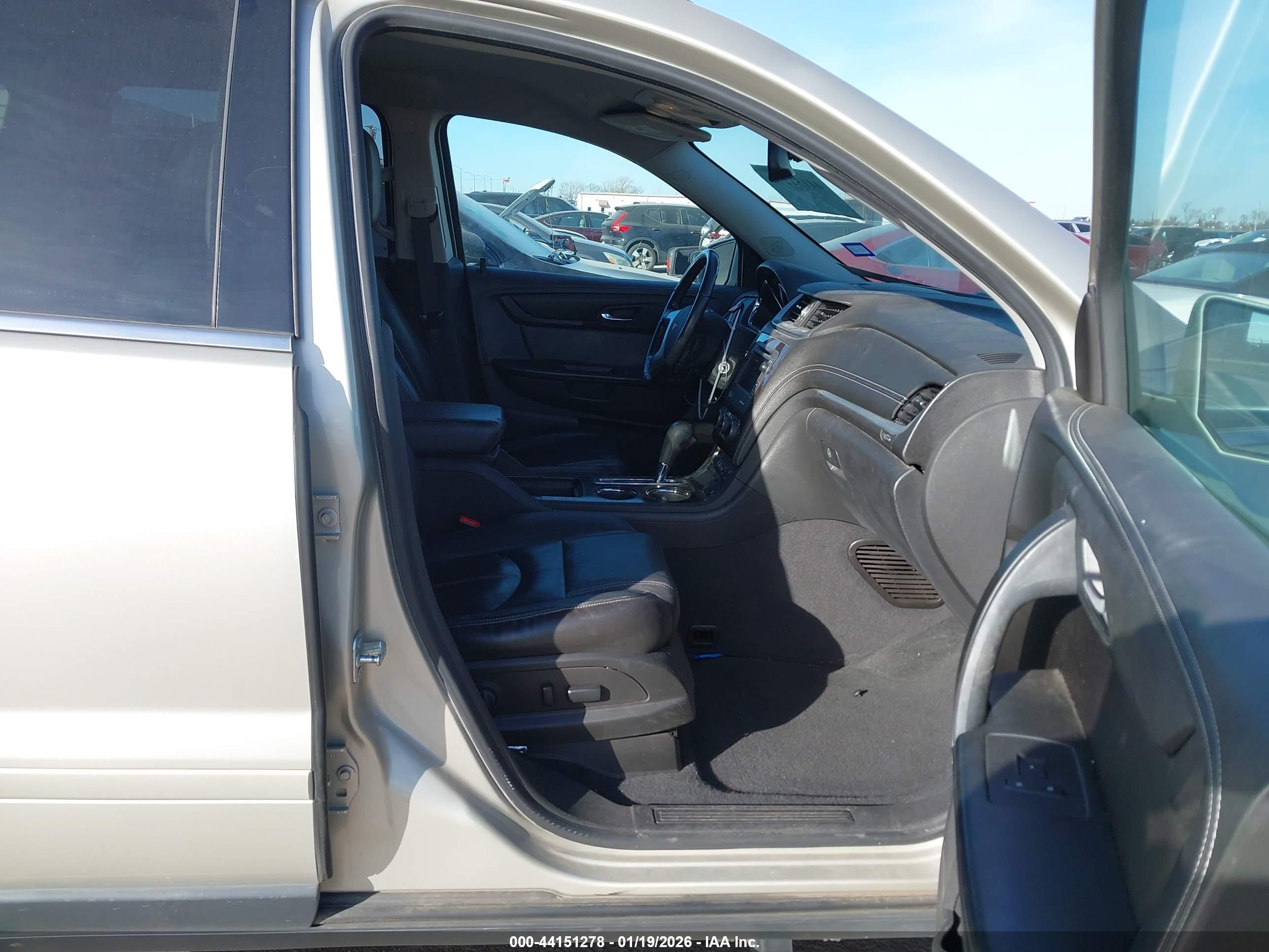 CHEVROLET TRAVERSE image 5