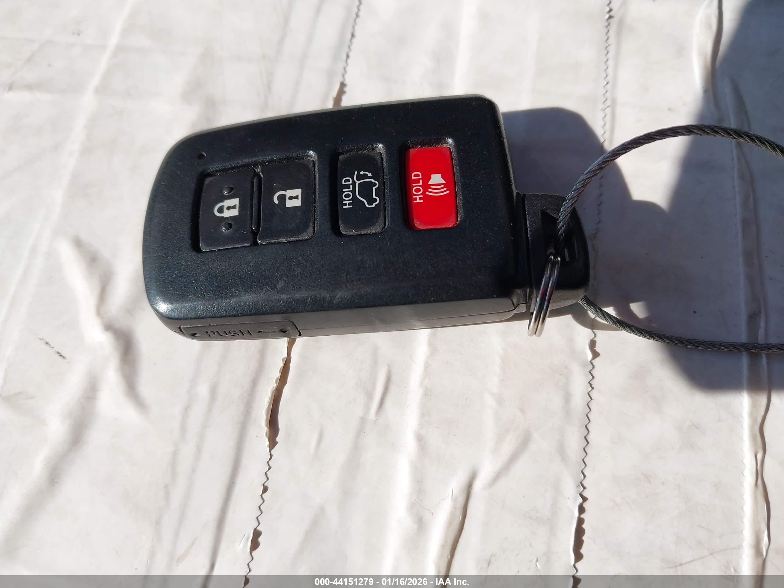 TOYOTA RAV4 image 11