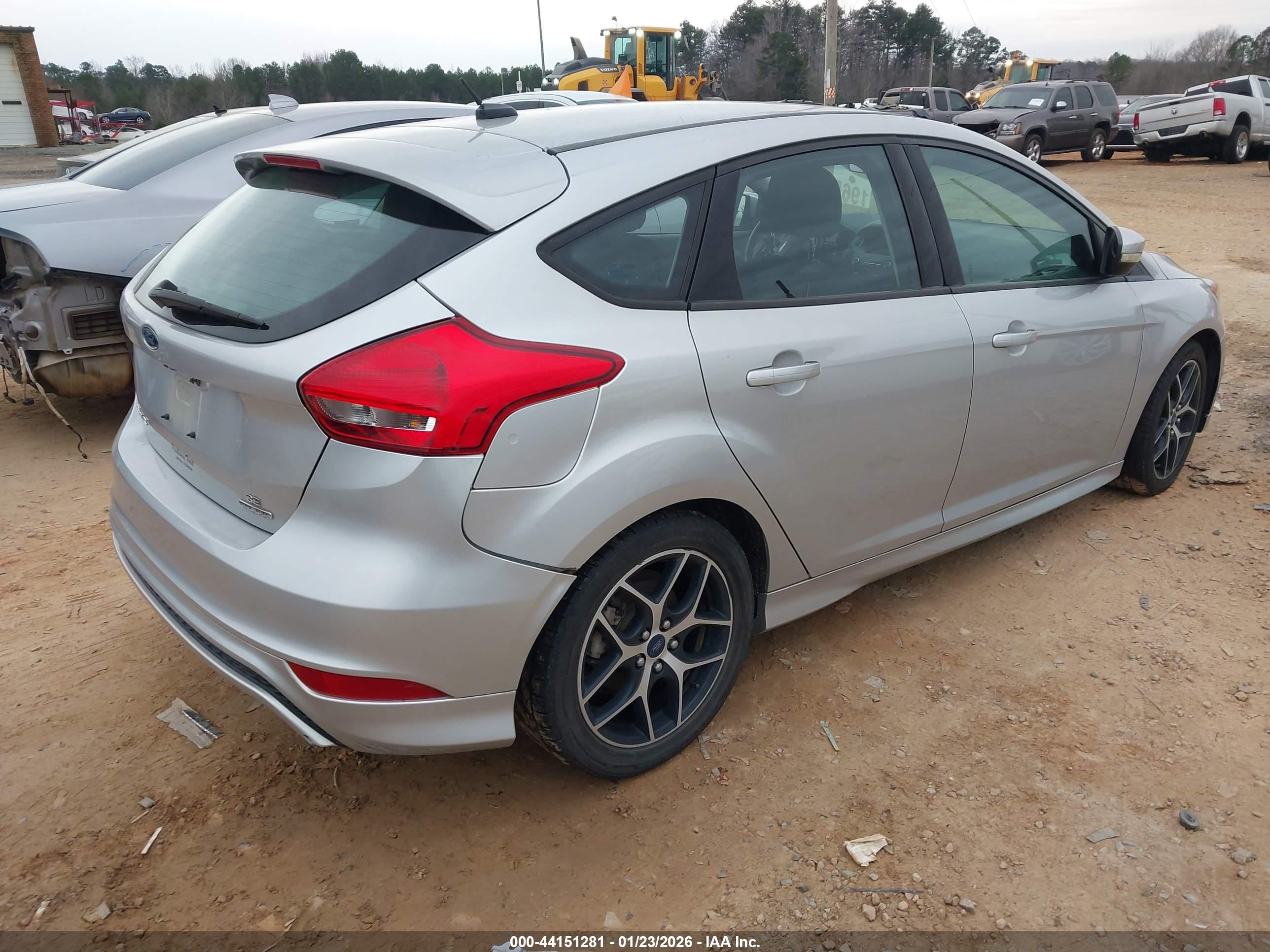 FORD FOCUS image 4