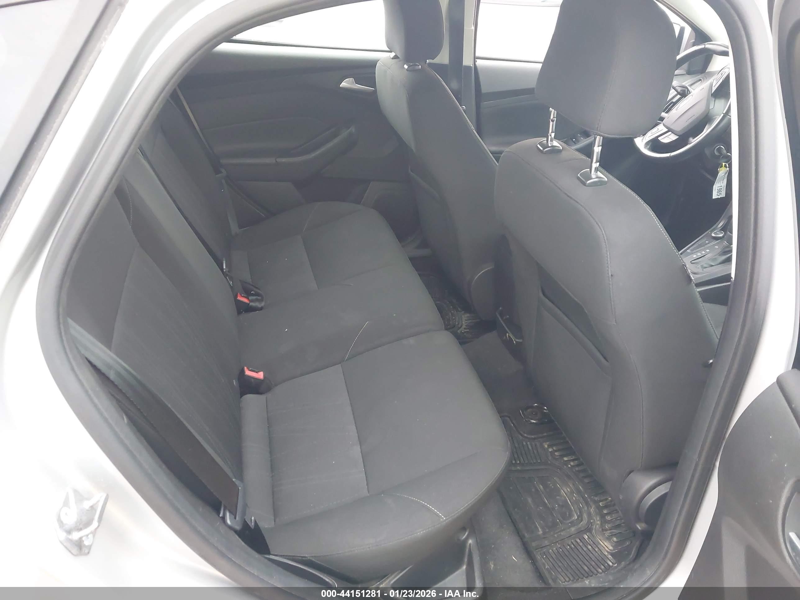 FORD FOCUS image 8