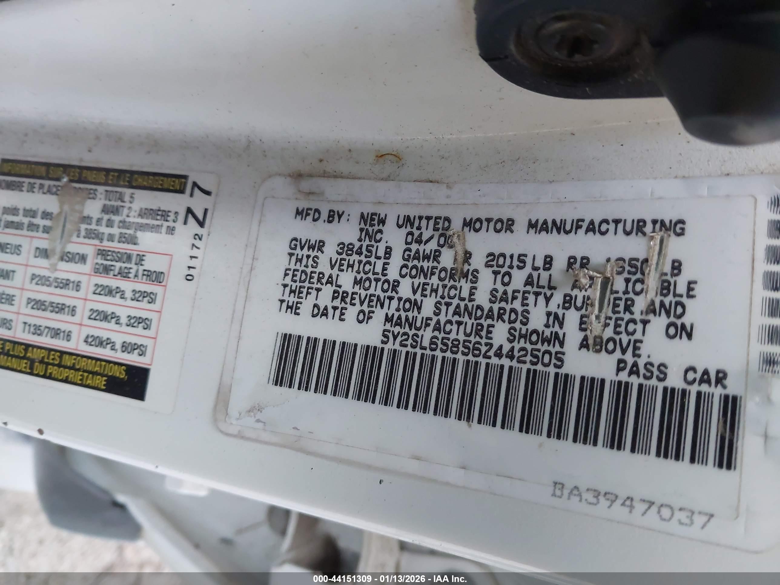 PONTIAC VIBE image 9