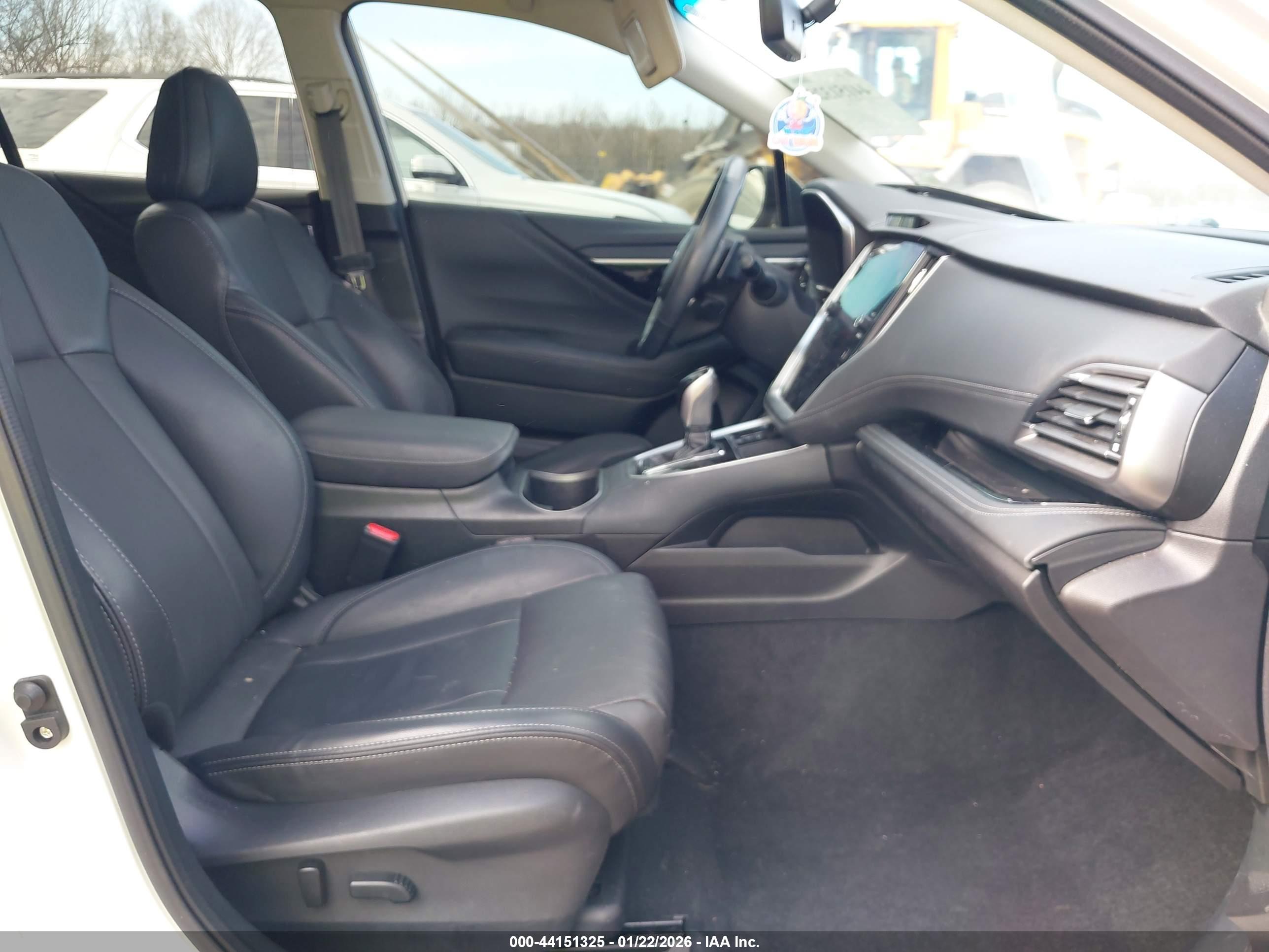 SUBARU OUTBACK image 5