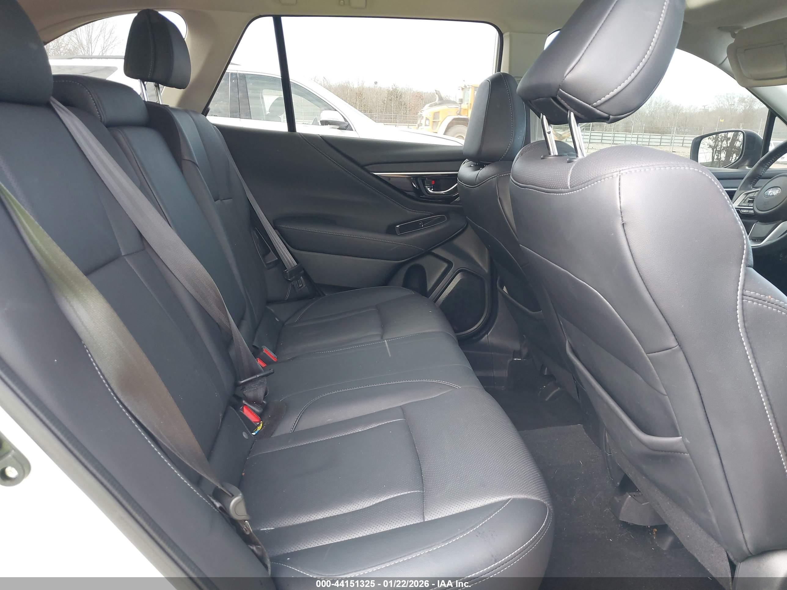 SUBARU OUTBACK image 8