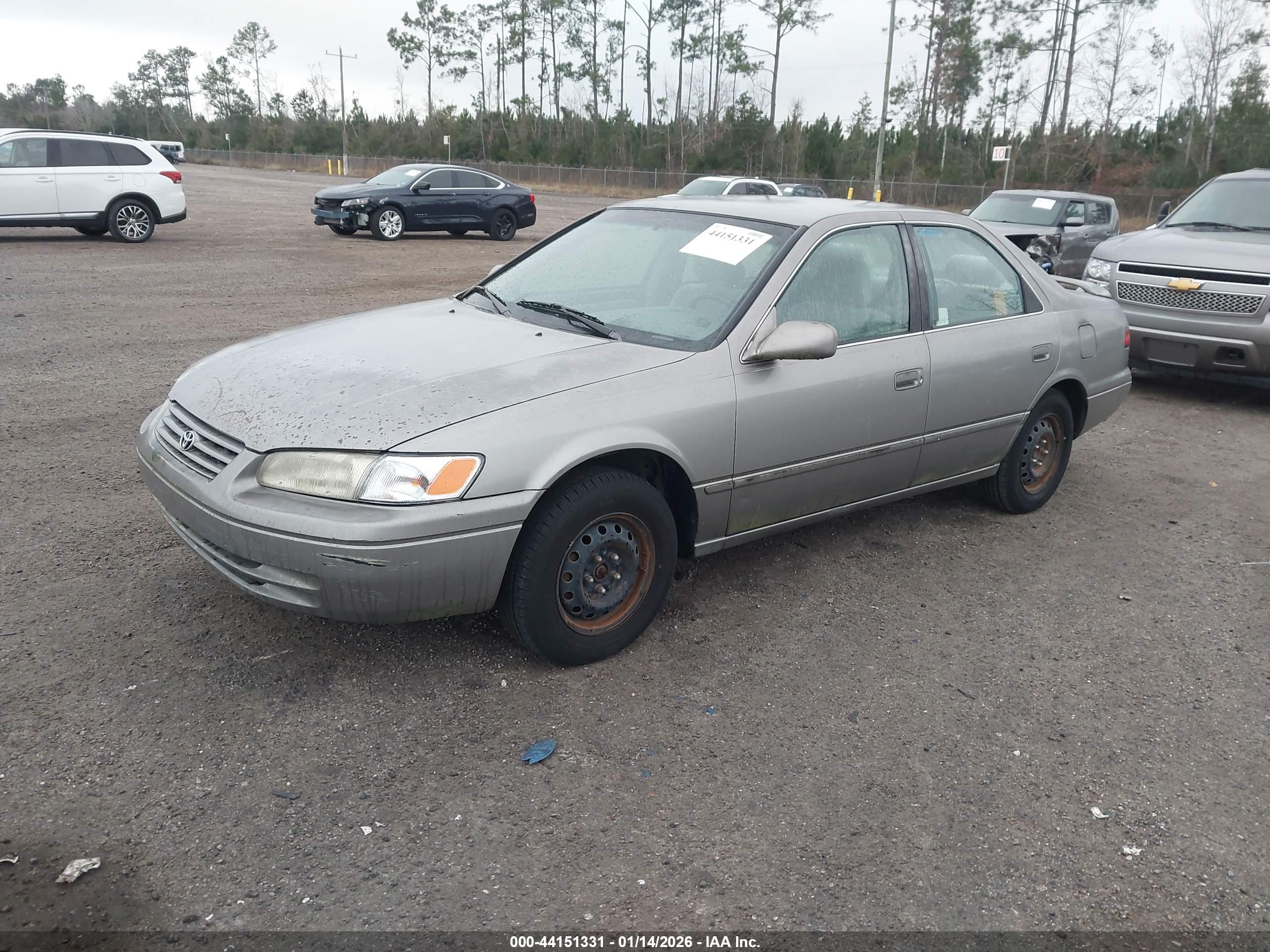 TOYOTA CAMRY image 2