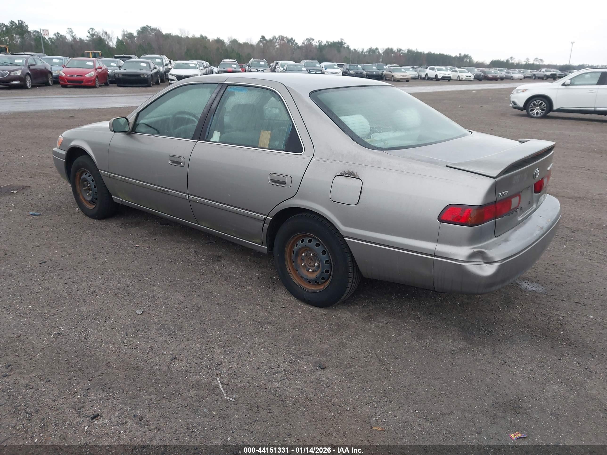 TOYOTA CAMRY image 3