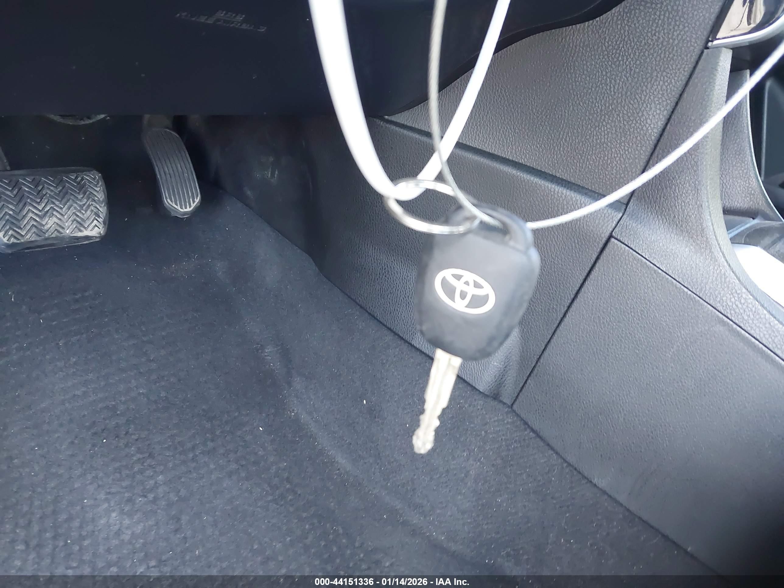 TOYOTA COROLLA image 11