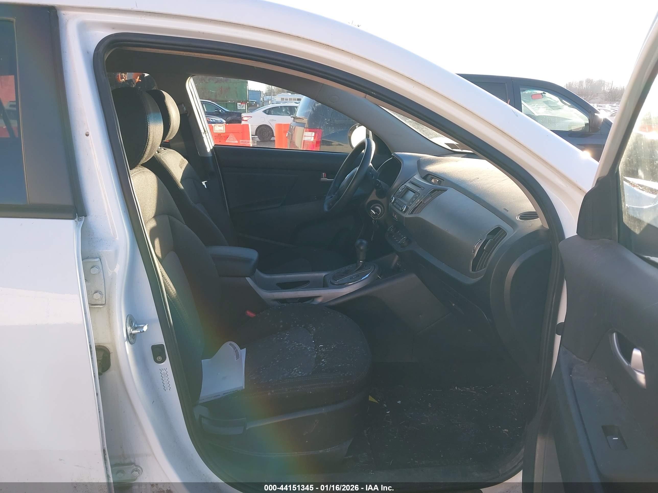 KIA SPORTAGE image 5