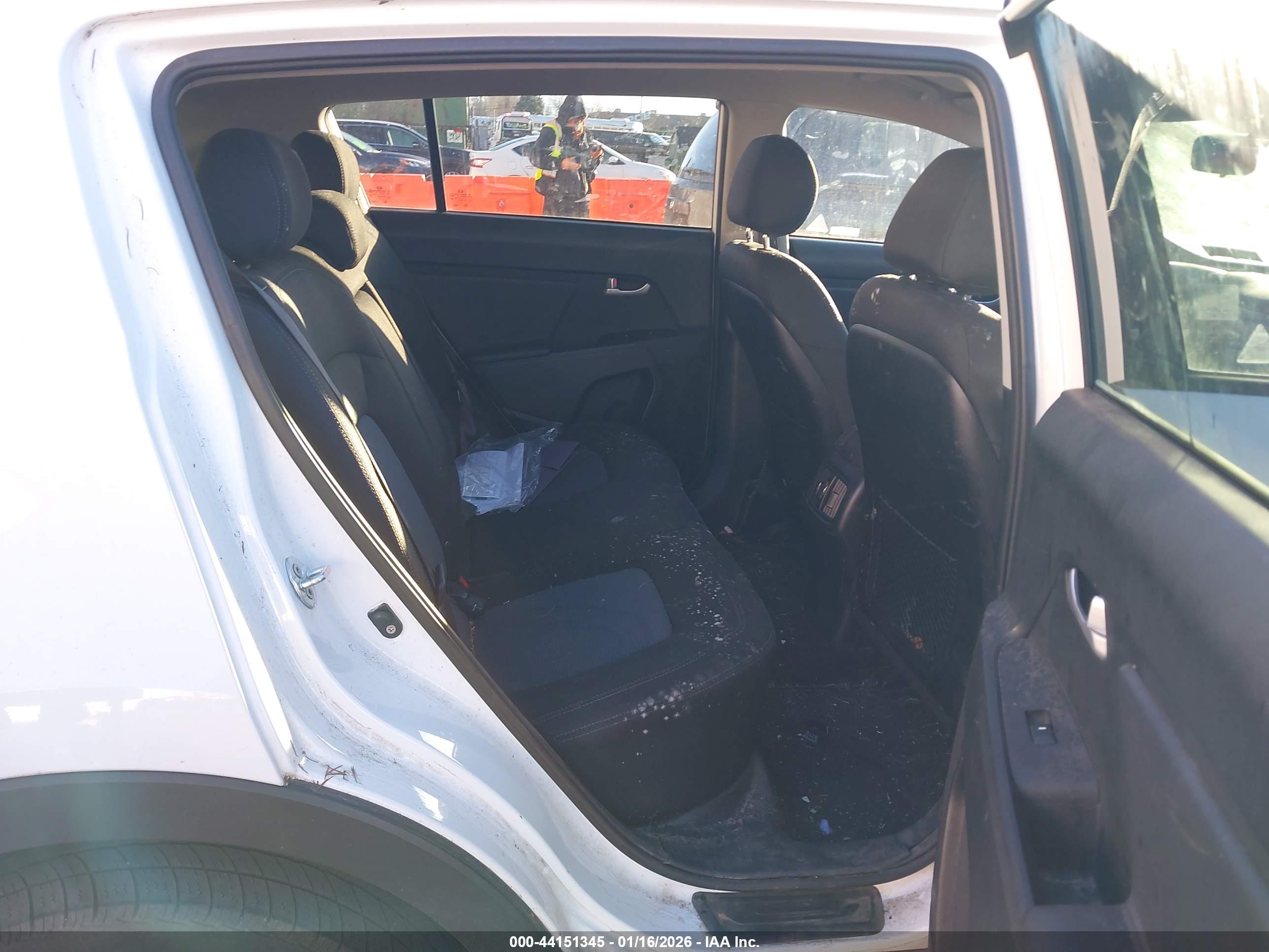 KIA SPORTAGE image 8