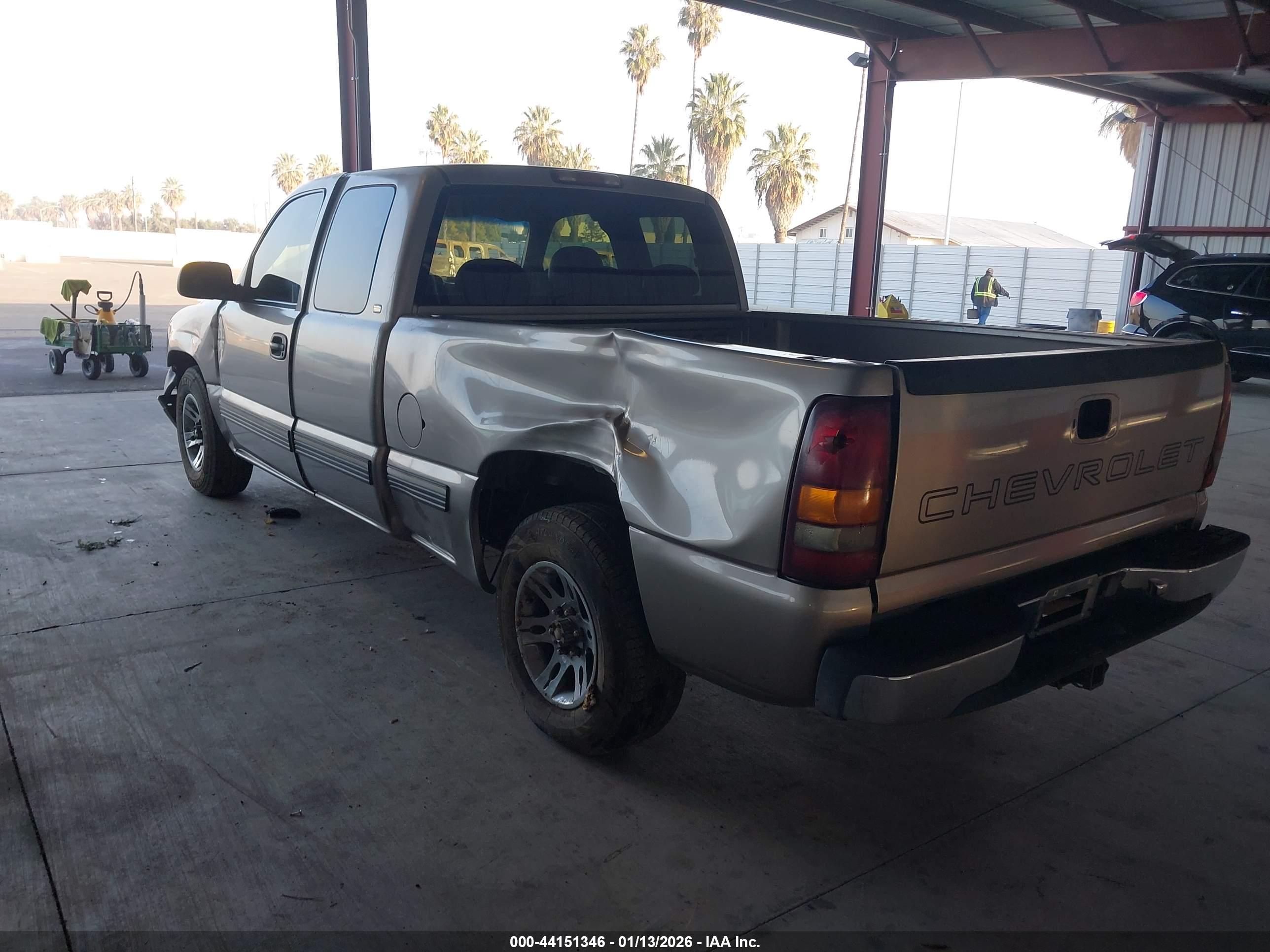 CHEVROLET SILVERADO image 3