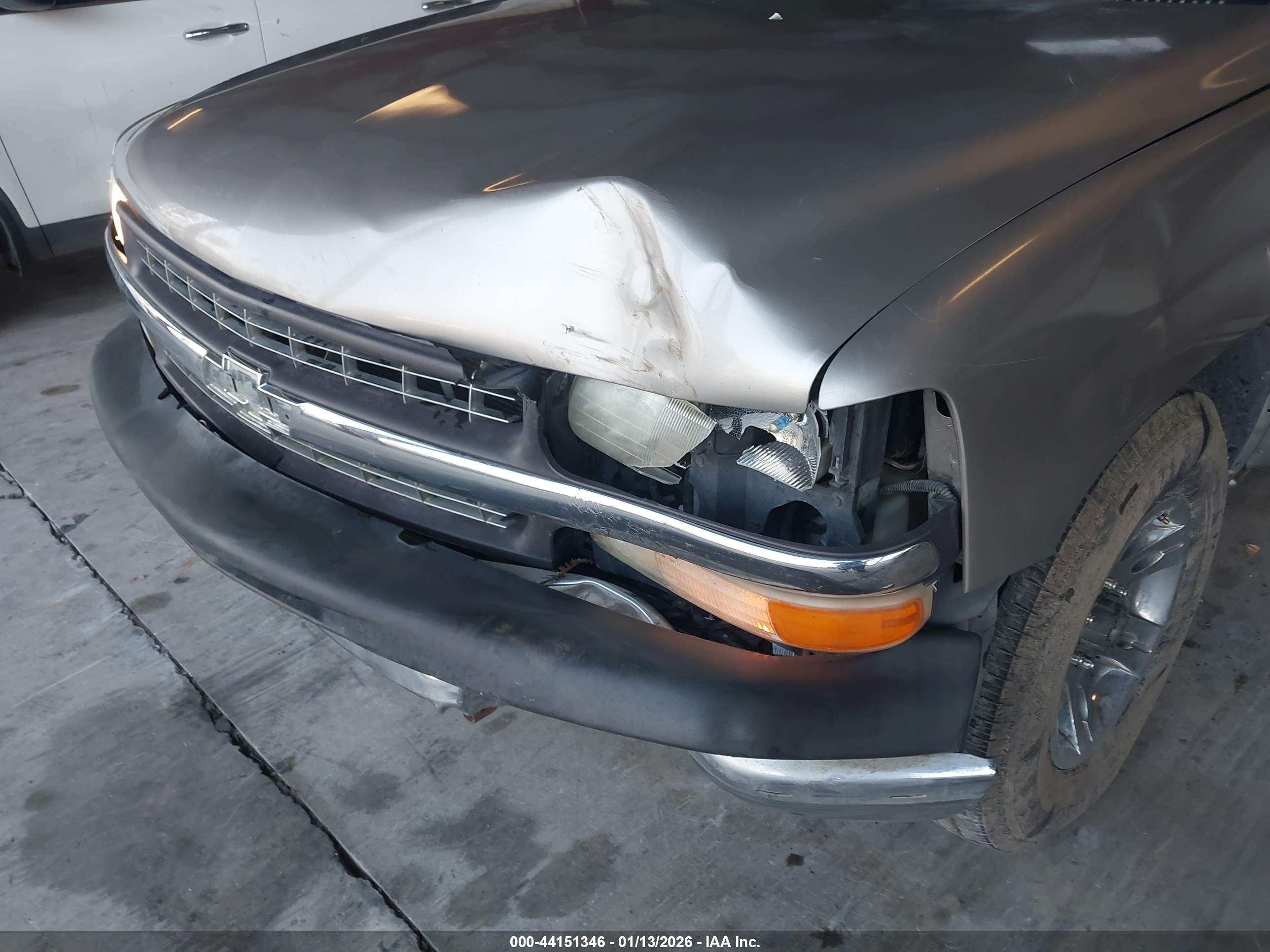 CHEVROLET SILVERADO image 6