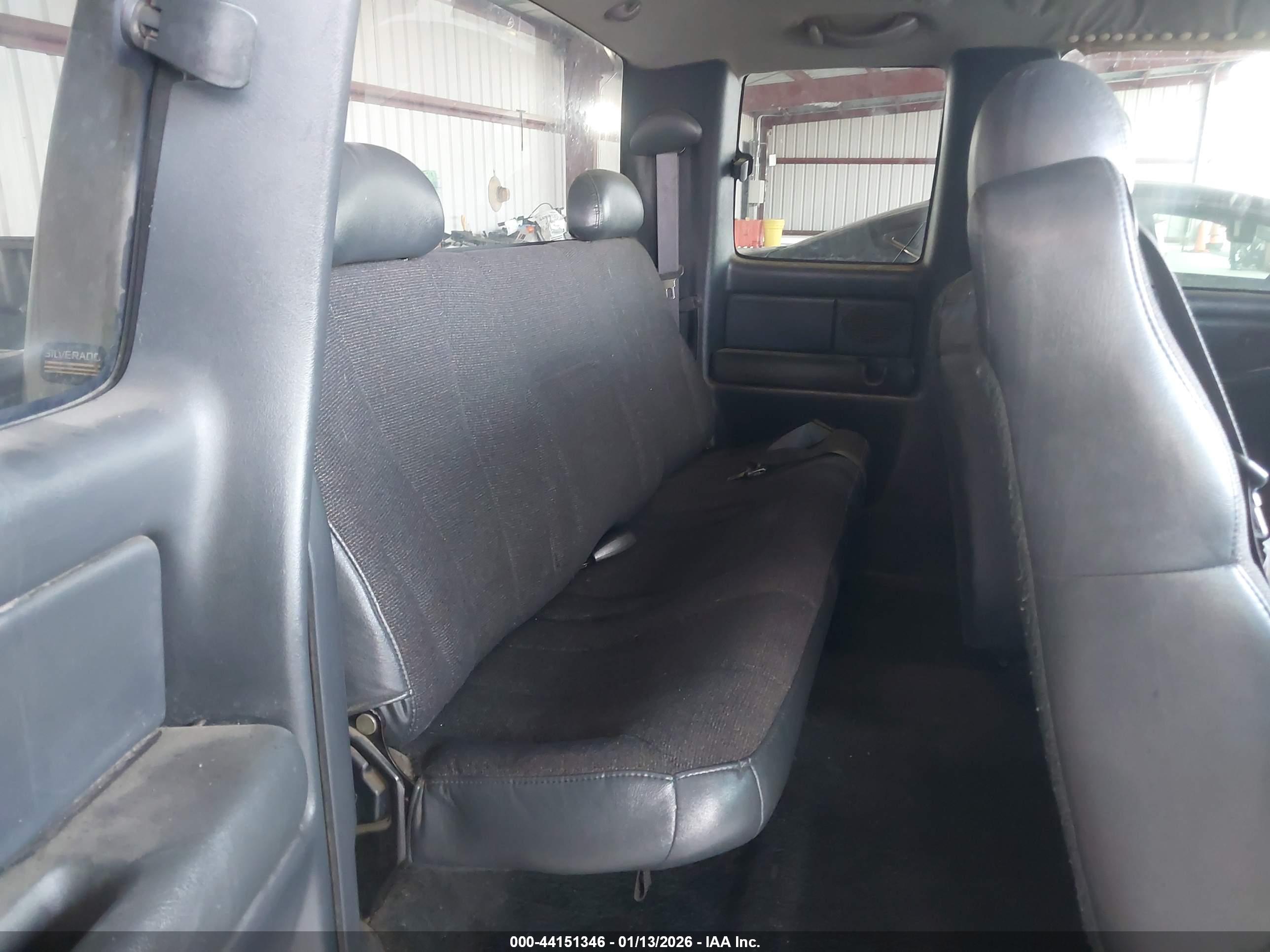 CHEVROLET SILVERADO image 8
