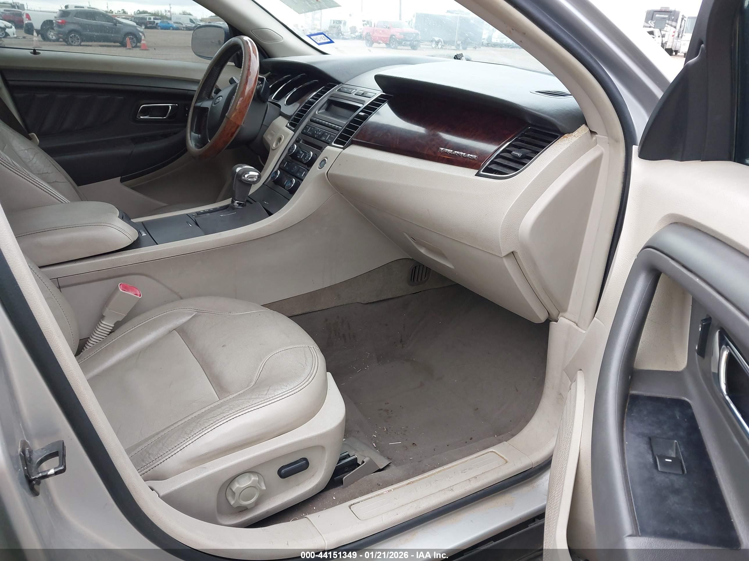 FORD TAURUS image 5