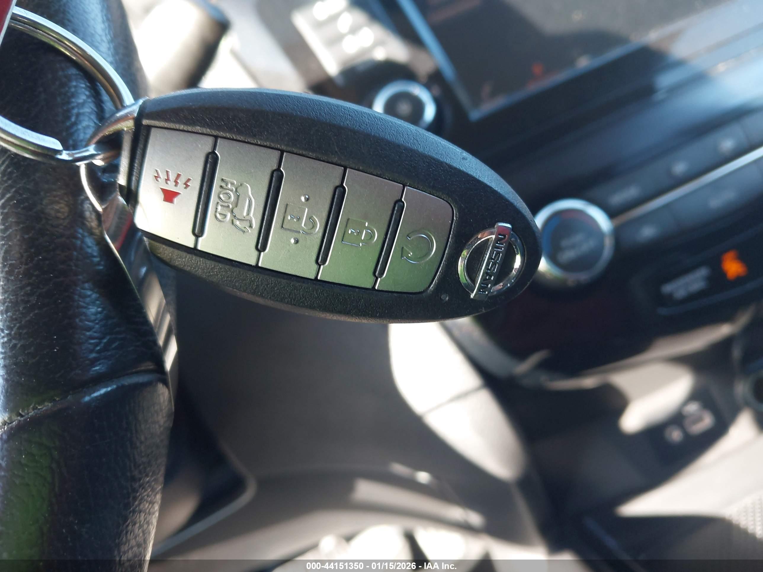 NISSAN ROGUE image 11