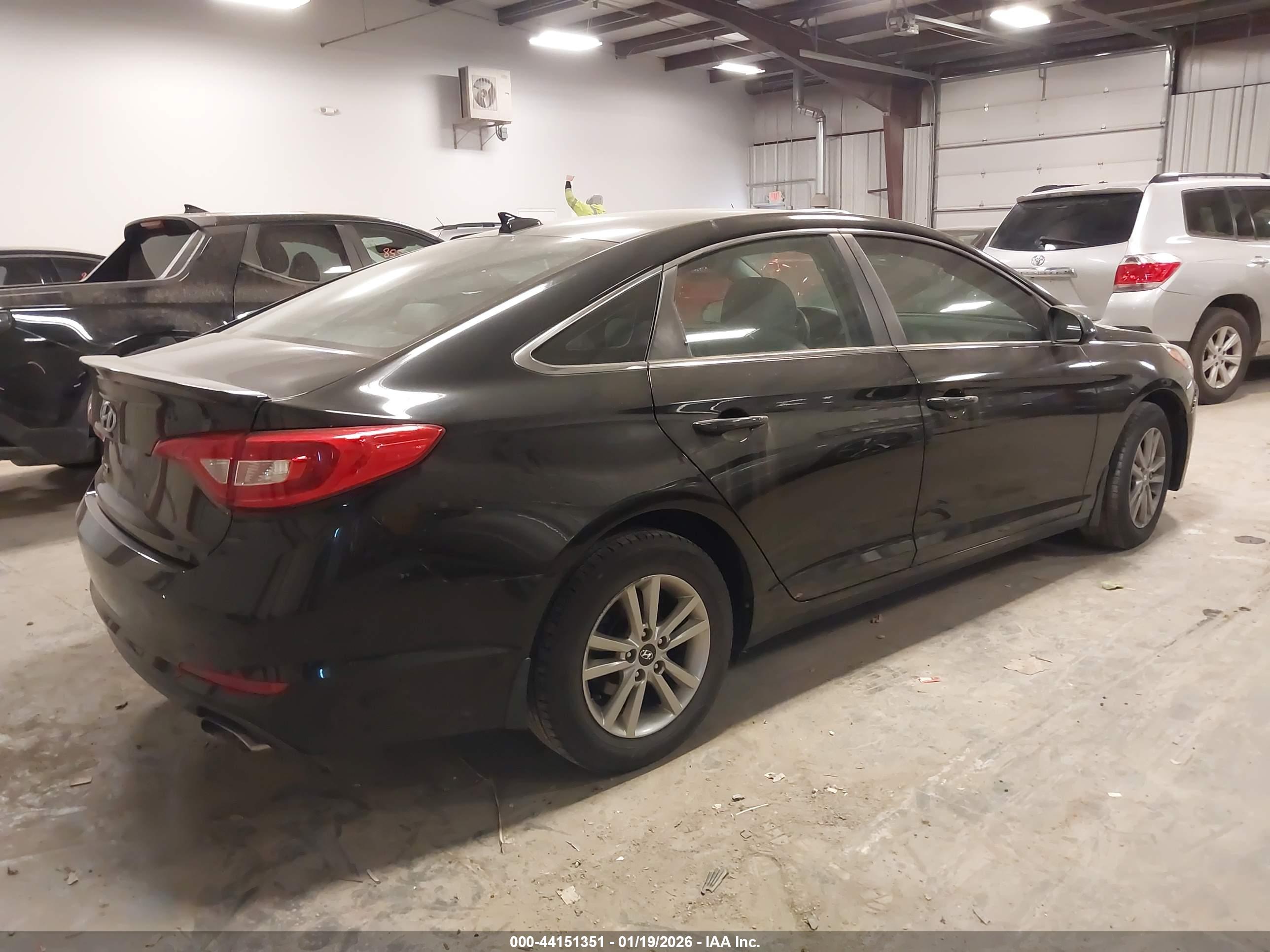 HYUNDAI SONATA image 4