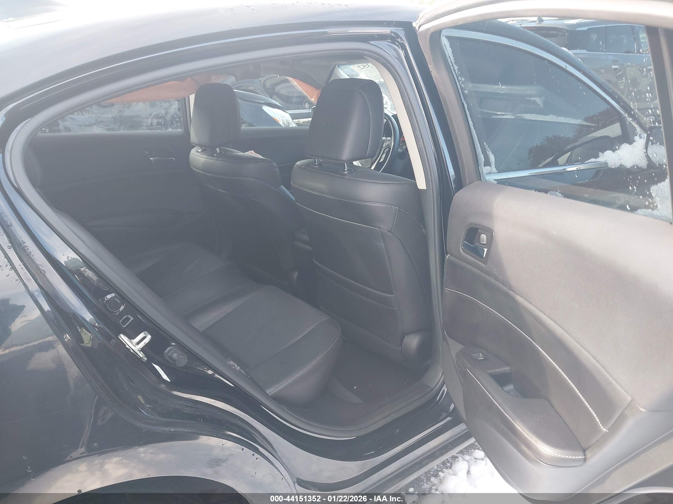 ACURA ILX image 8