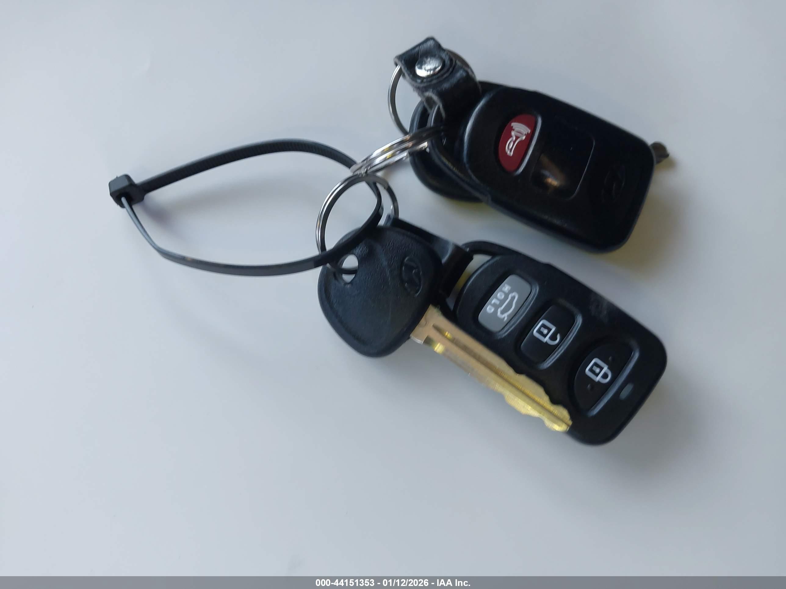 HYUNDAI ELANTRA image 11