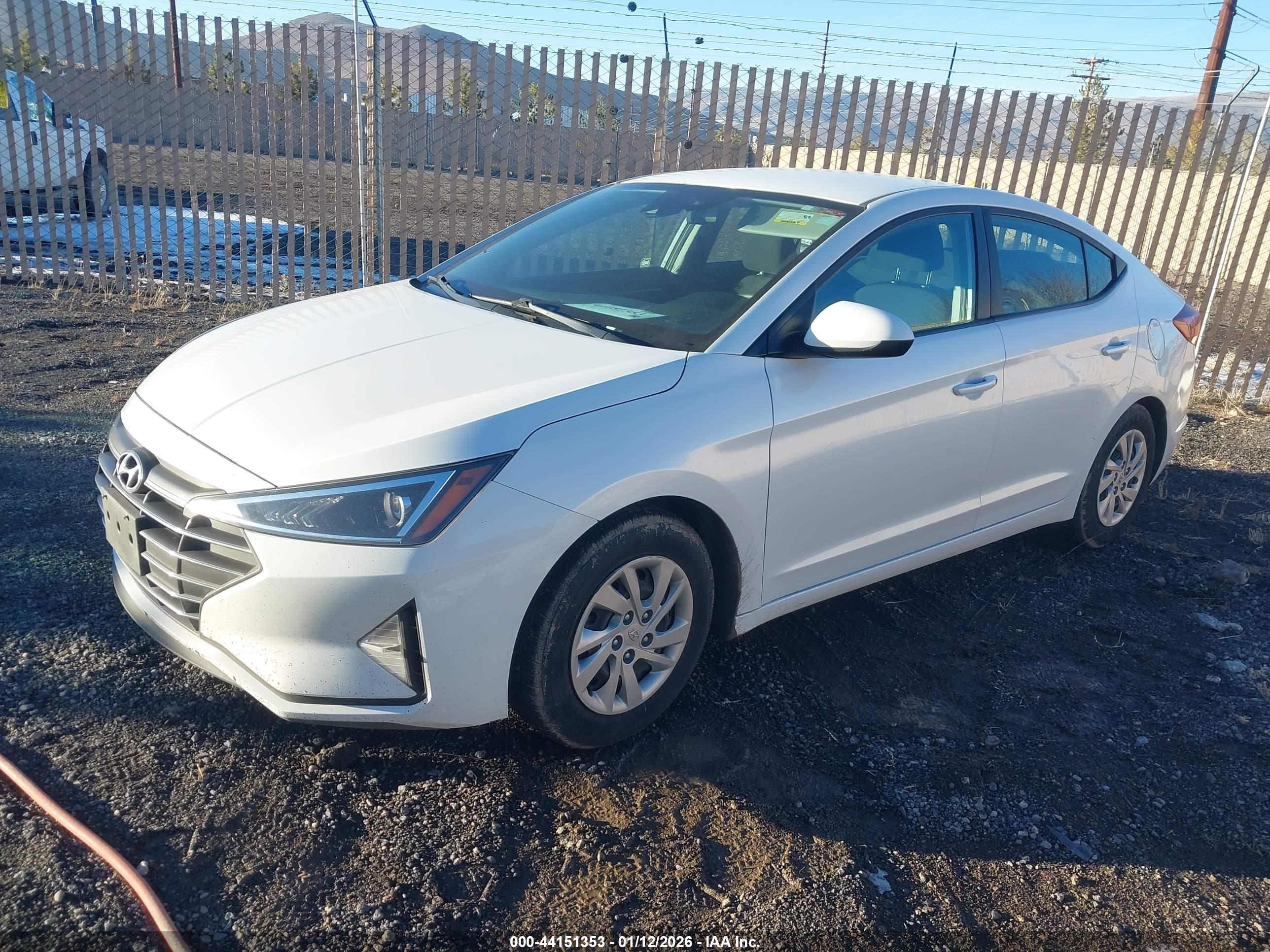 HYUNDAI ELANTRA image 2